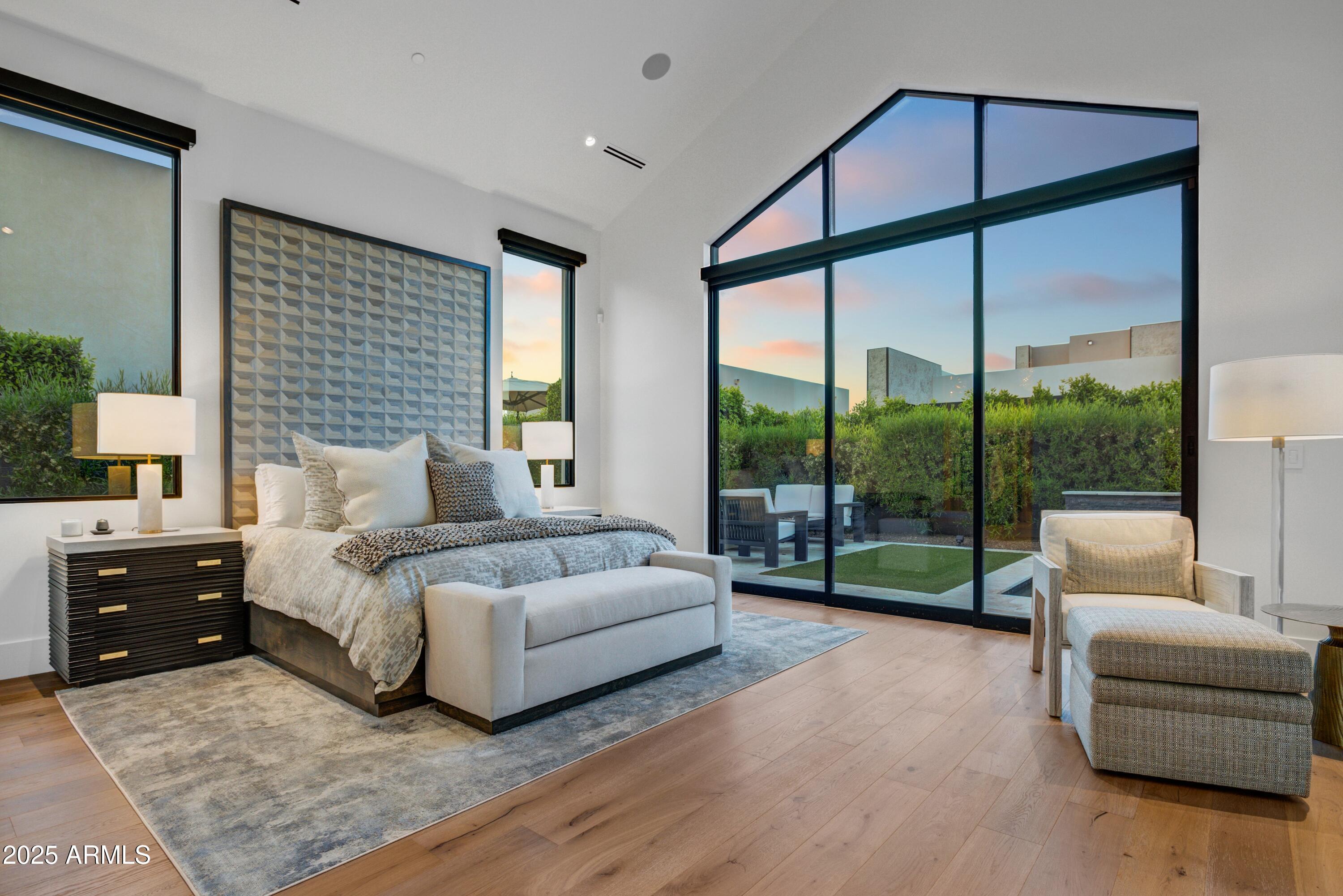 RITZ-CARLTON - Residential