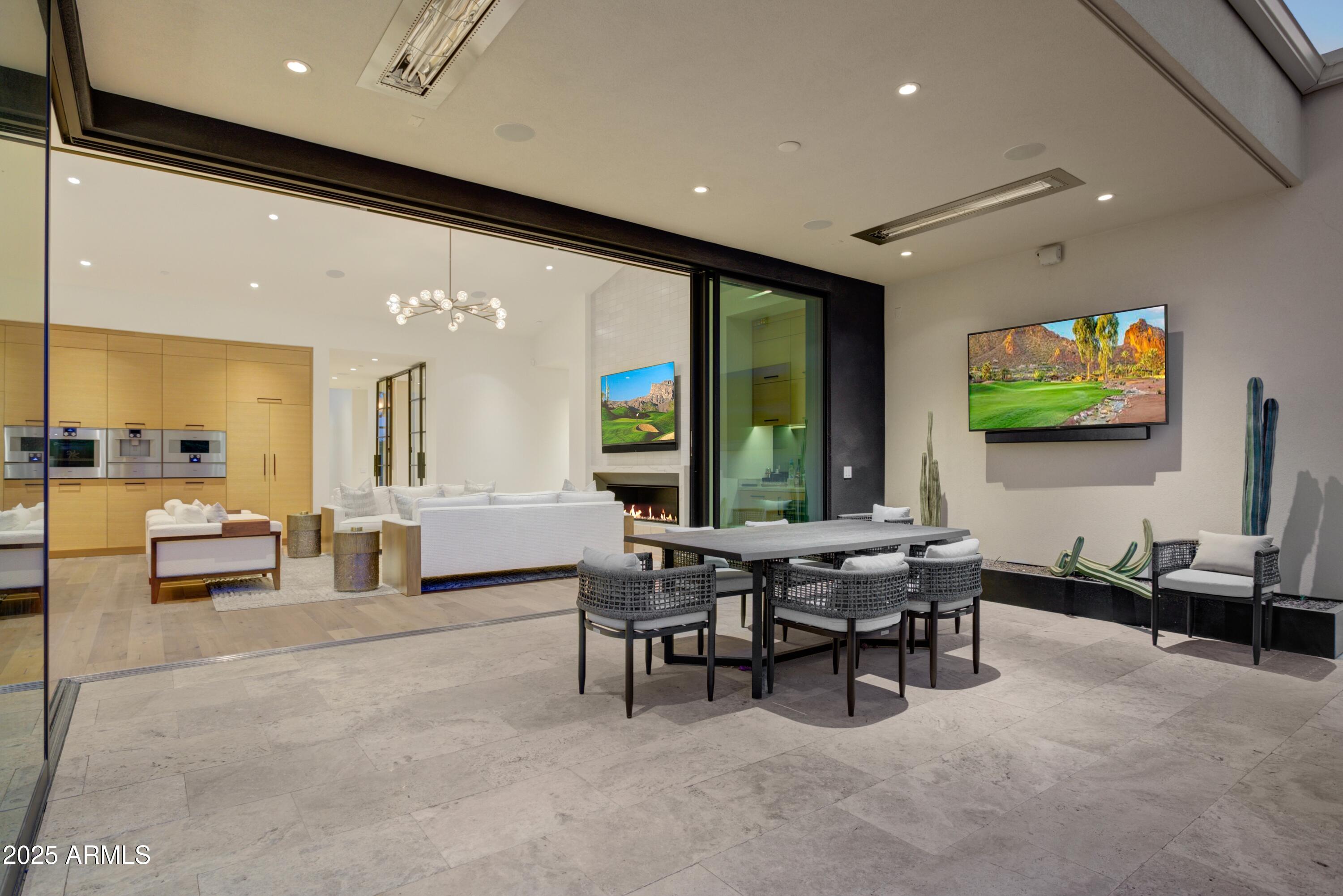 RITZ-CARLTON - Residential