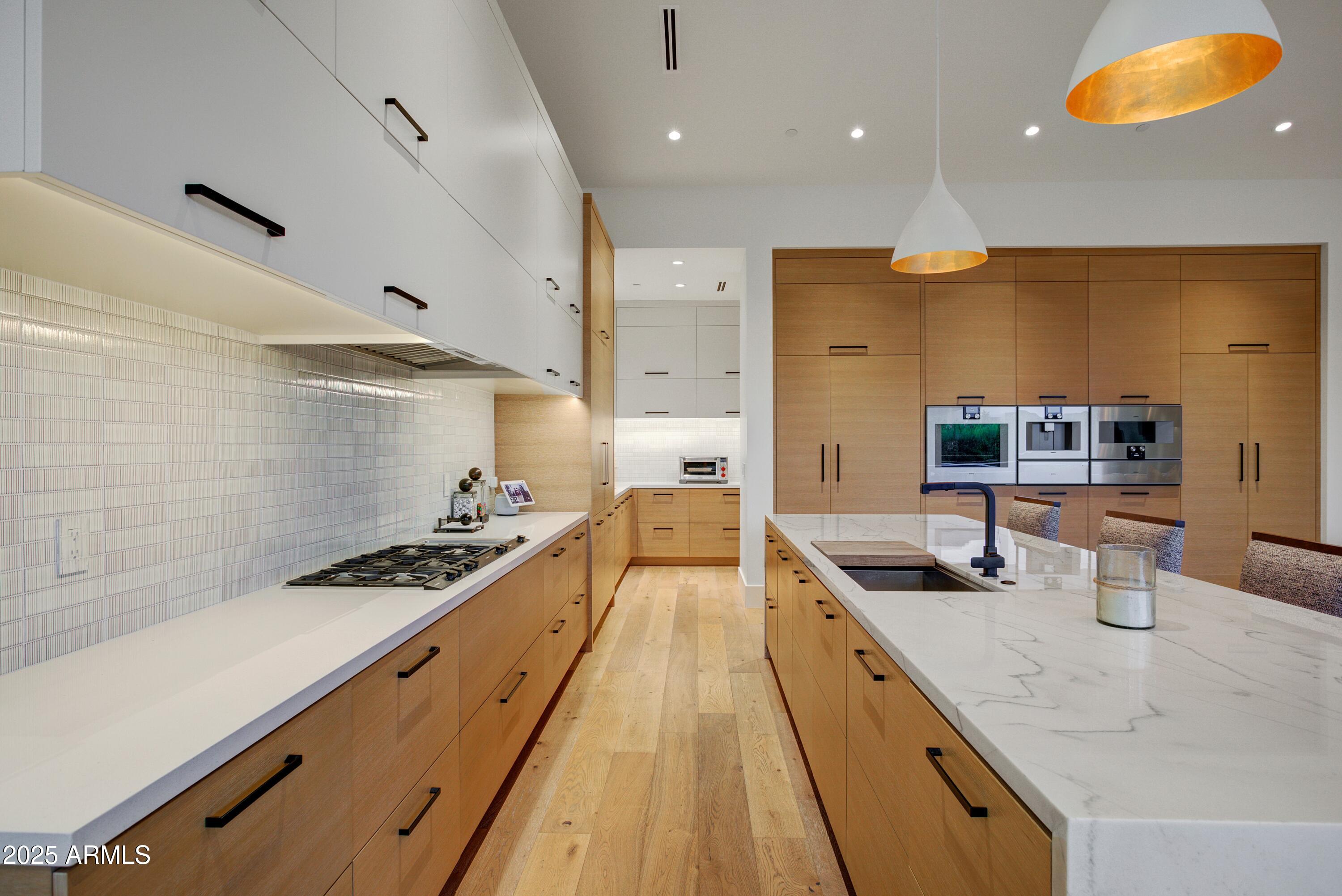 RITZ-CARLTON - Residential