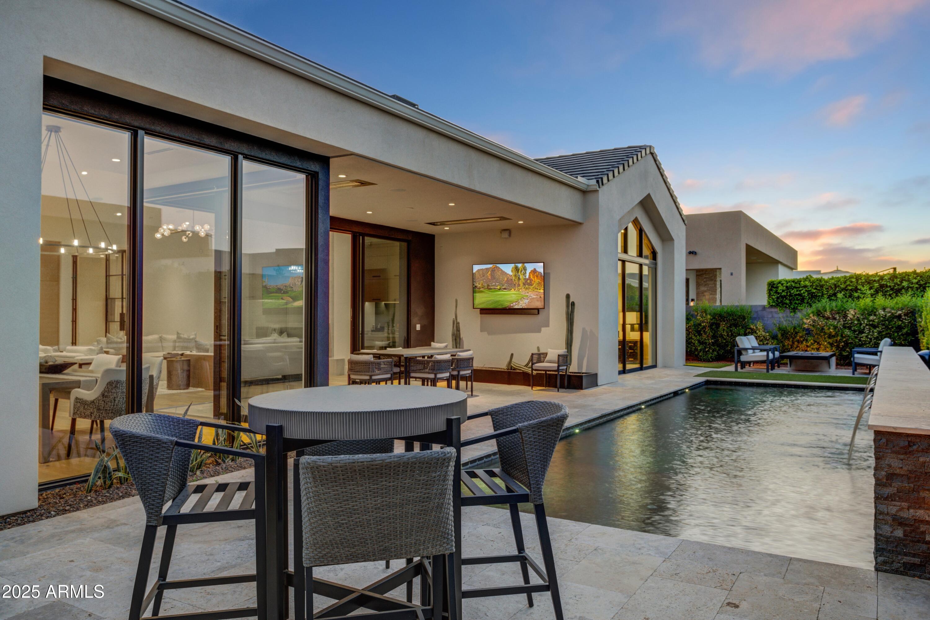 RITZ-CARLTON - Residential