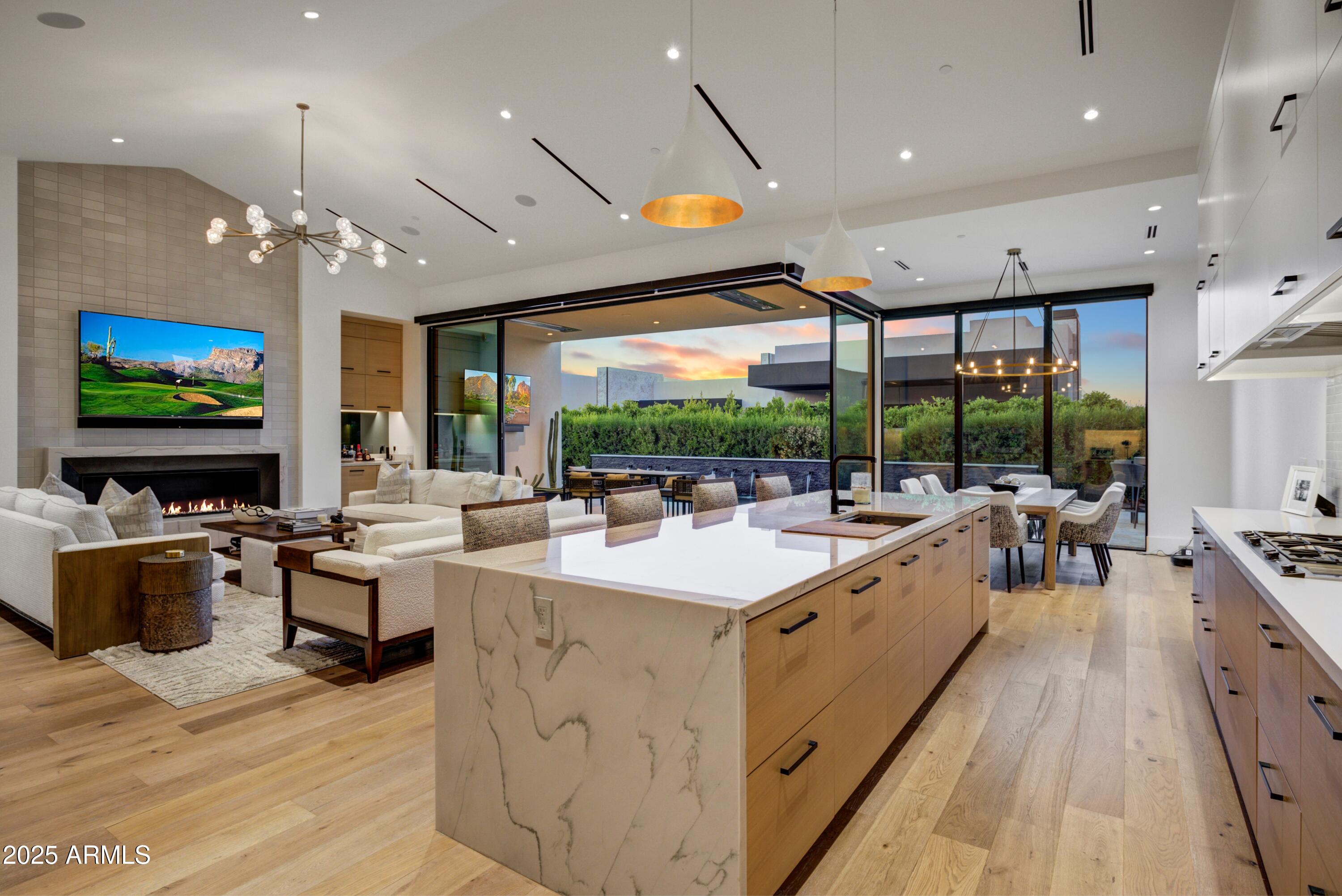 RITZ-CARLTON - Residential