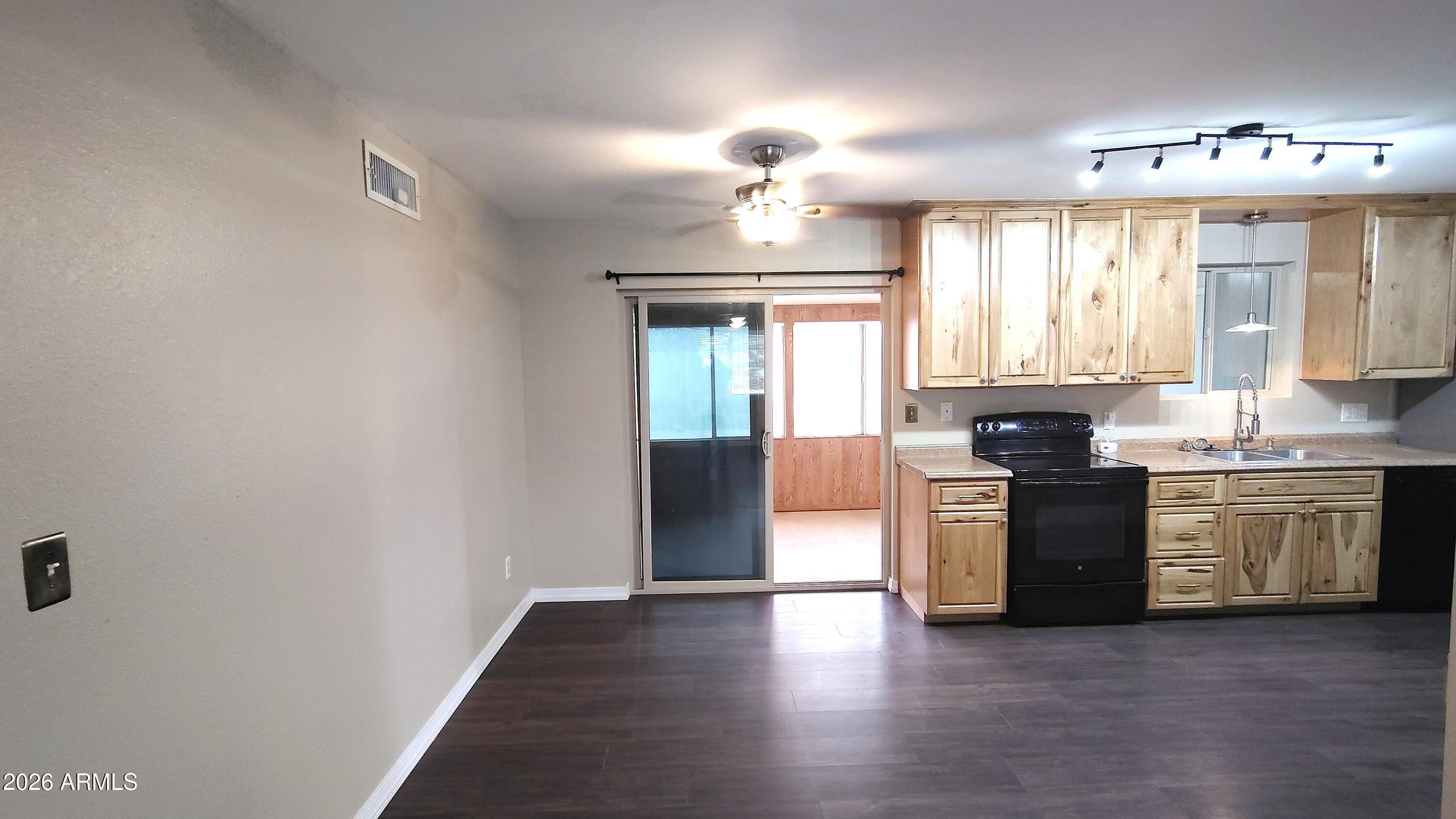 APACHE VILLA - Residential