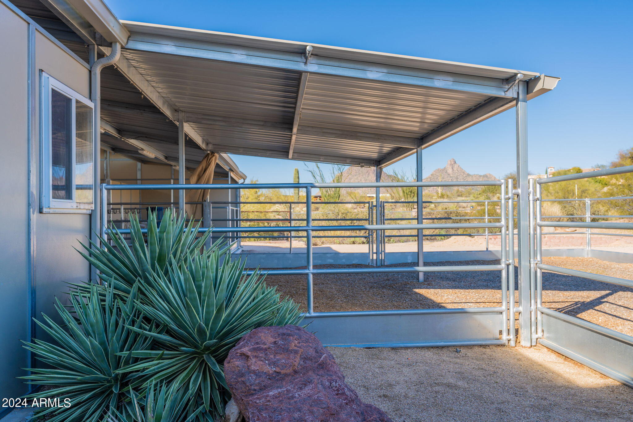 10 Acre Horse Property with VIEWS - Residential