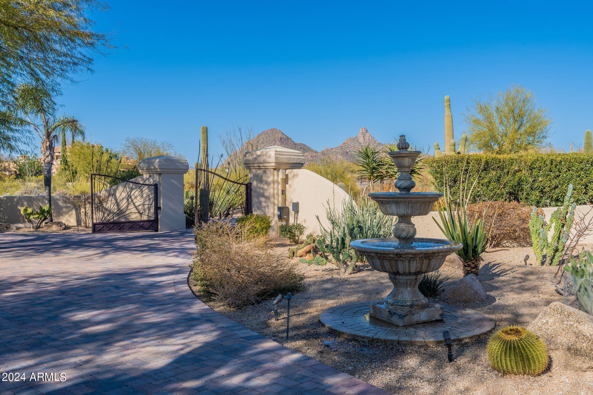 10 Acre Horse Property with VIEWS - Residential