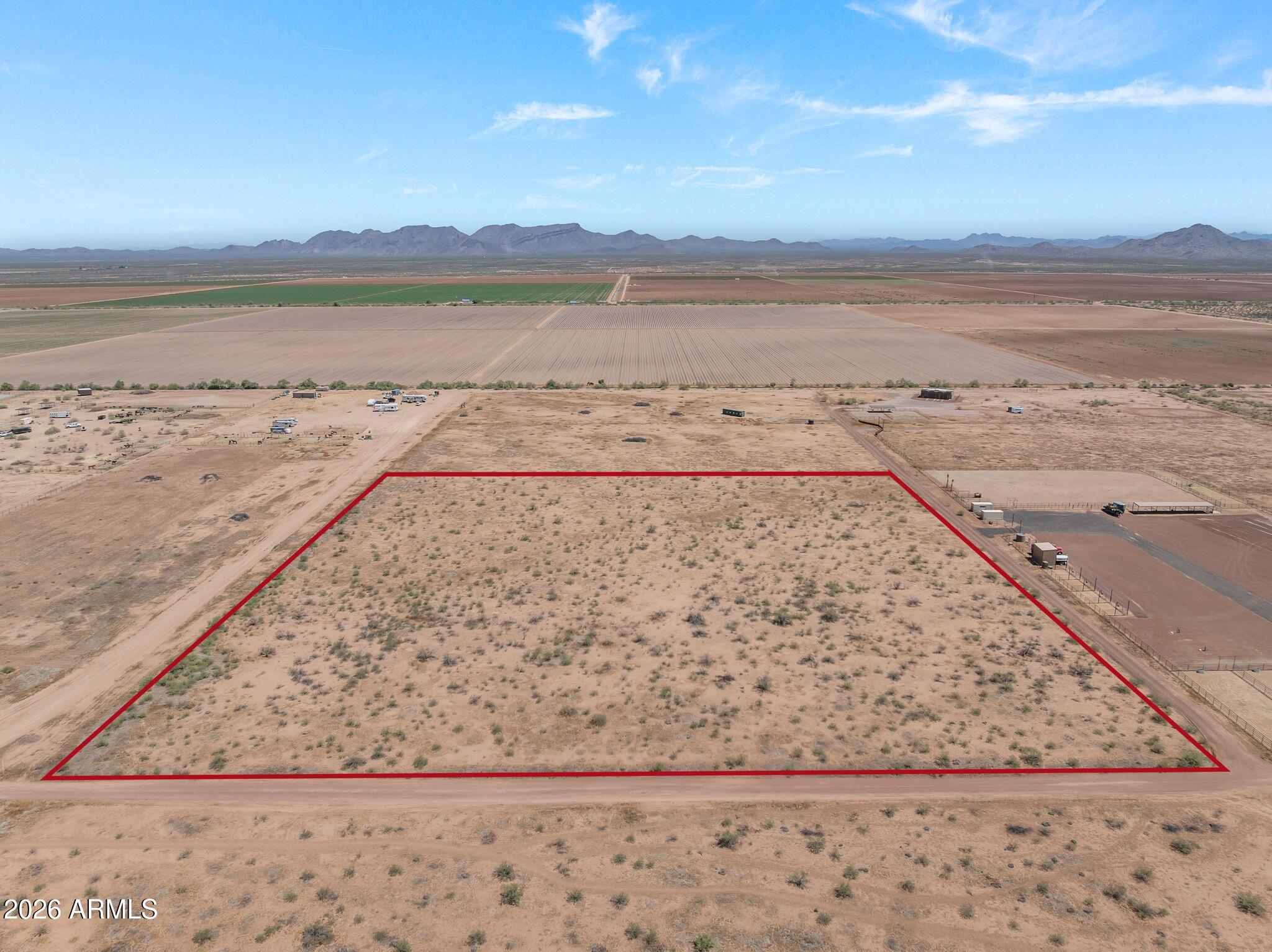 10 acres with a shared well - Land