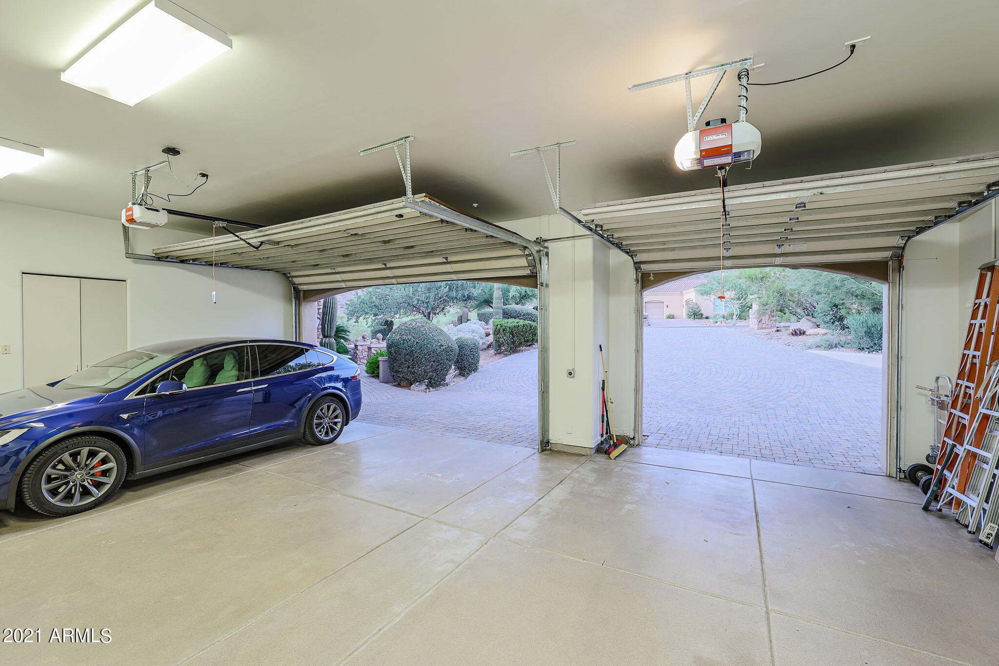 HIDDEN HILLS PARCEL D & E - Residential