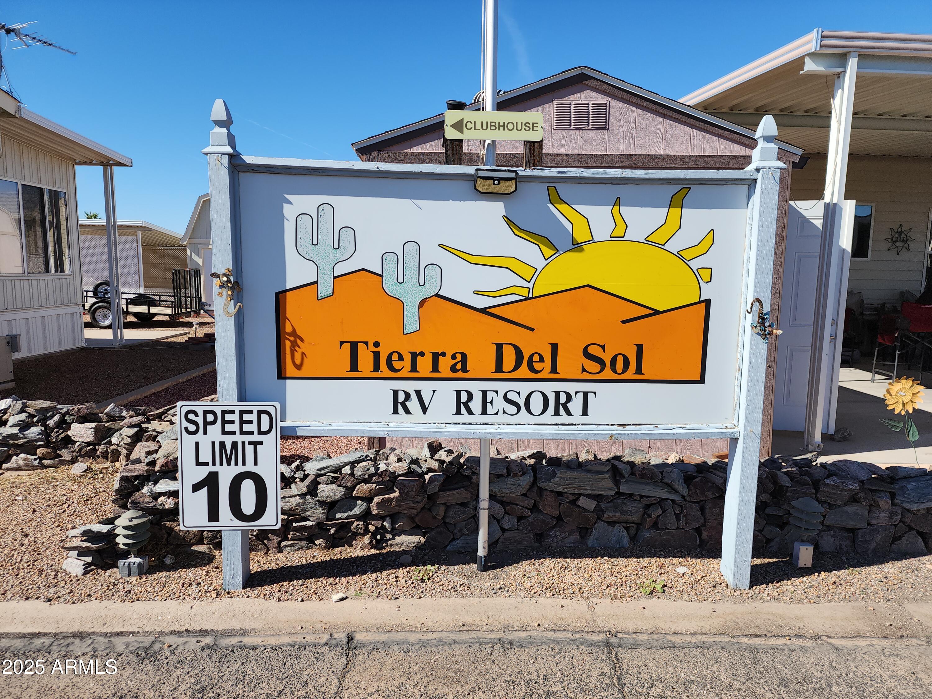 TIERRA DEL SOL RV RESORT - Land