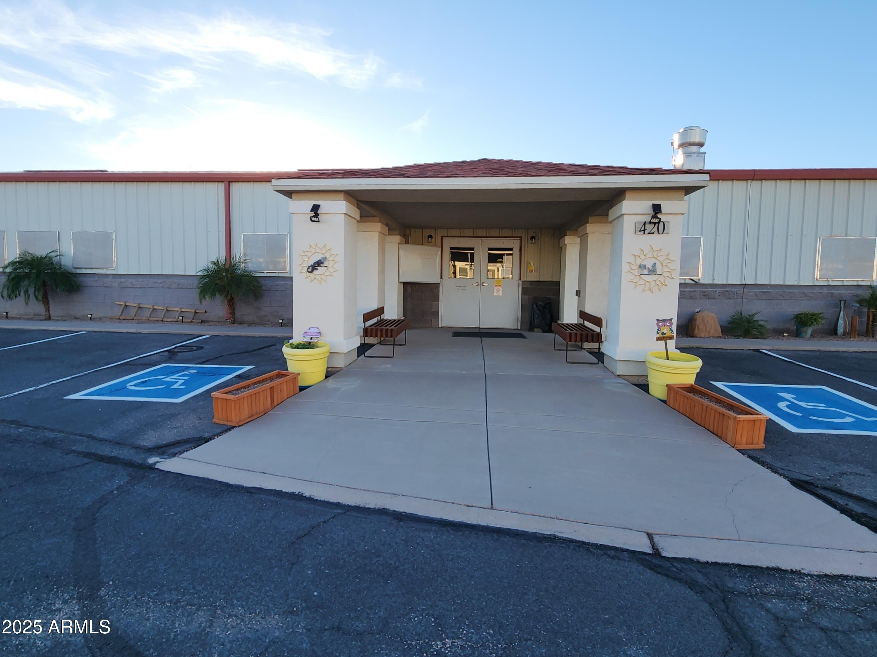 TIERRA DEL SOL RV RESORT - Land