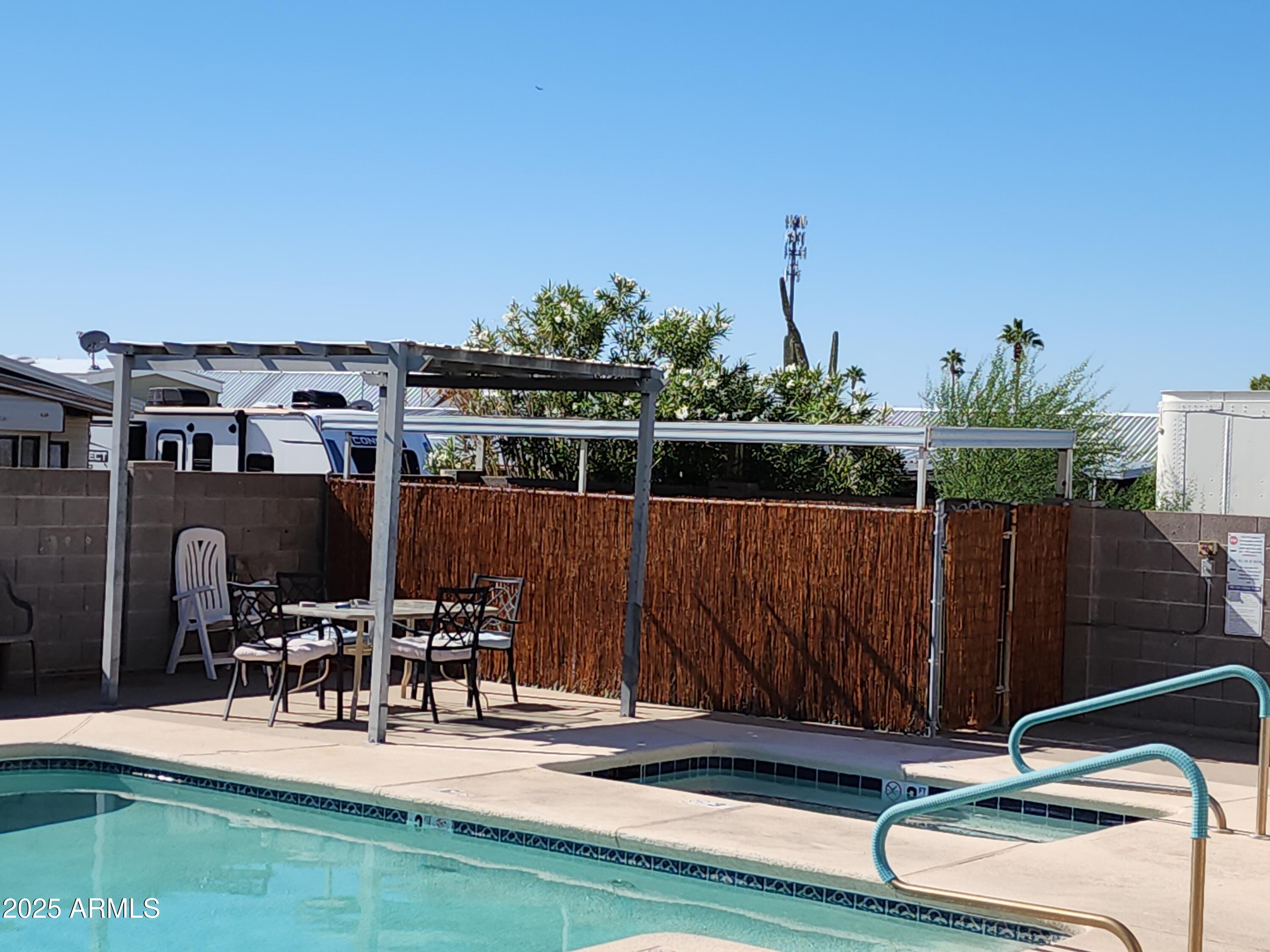 TIERRA DEL SOL RV RESORT - Land