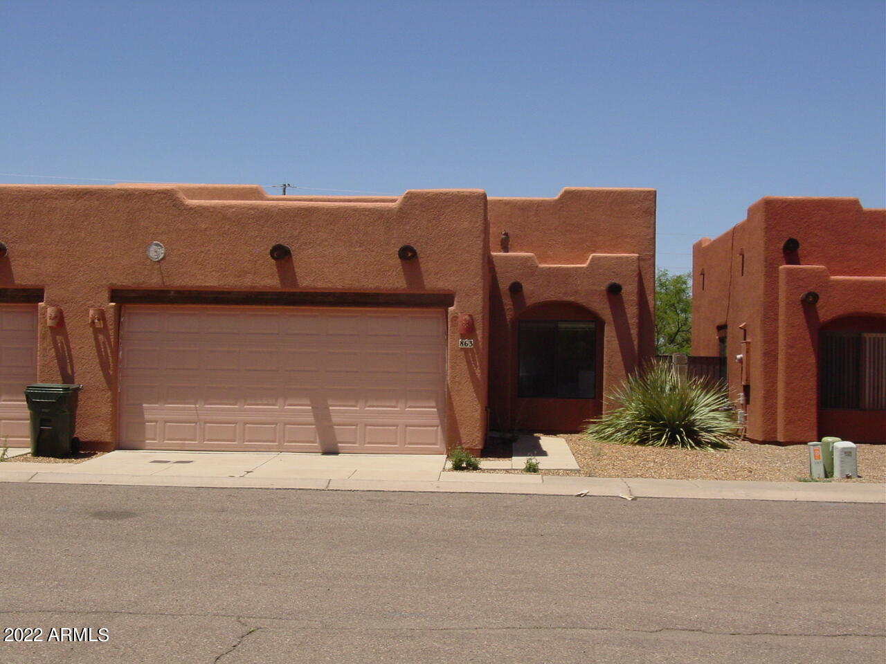 Nice 2 bedroom, 2 bath, home near Ft Huachuca. Central location. Tile flooring in living areas and bathrooms, carpet in bedrooms. Two car garage.