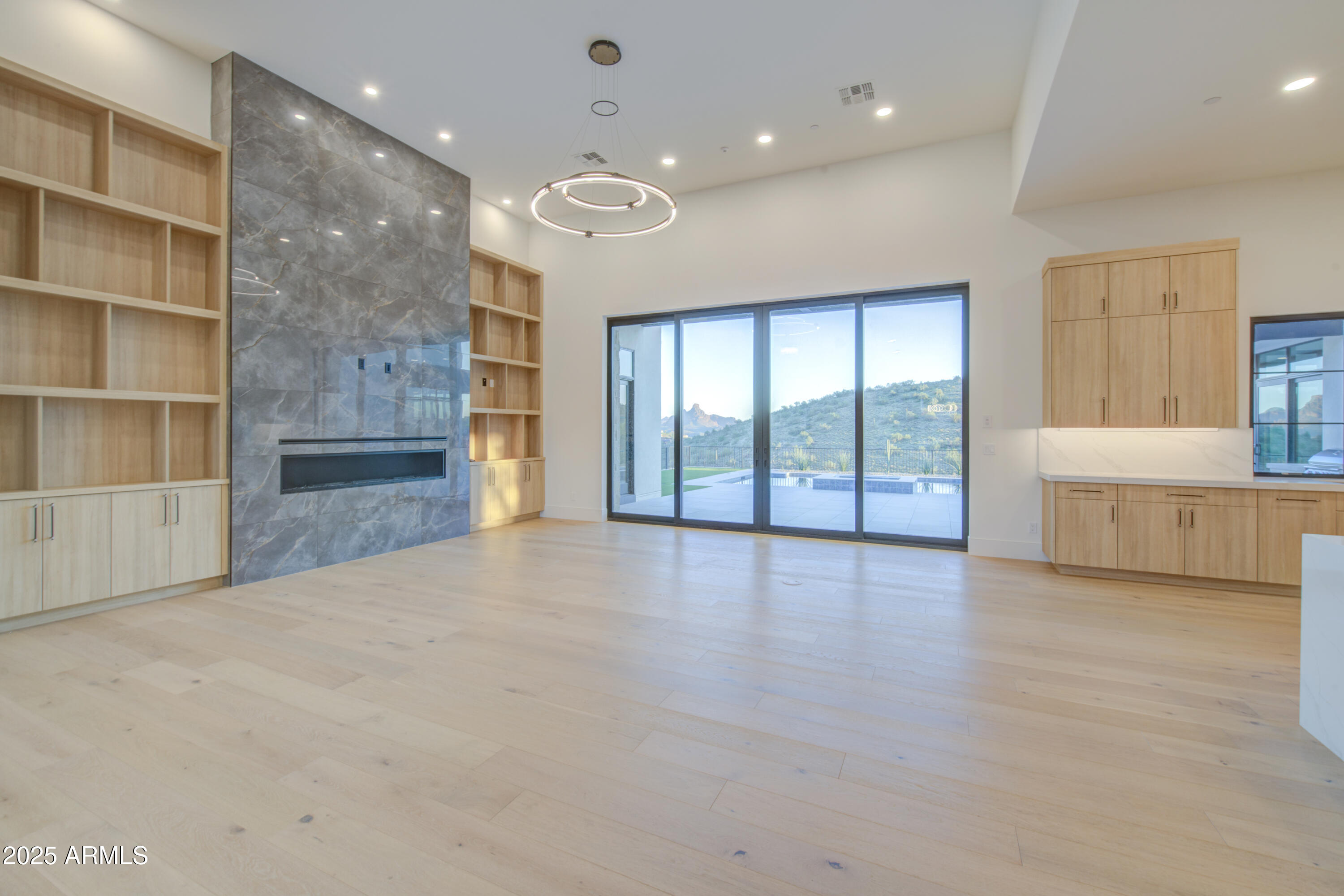 PALATIAL ESTATES - Residential