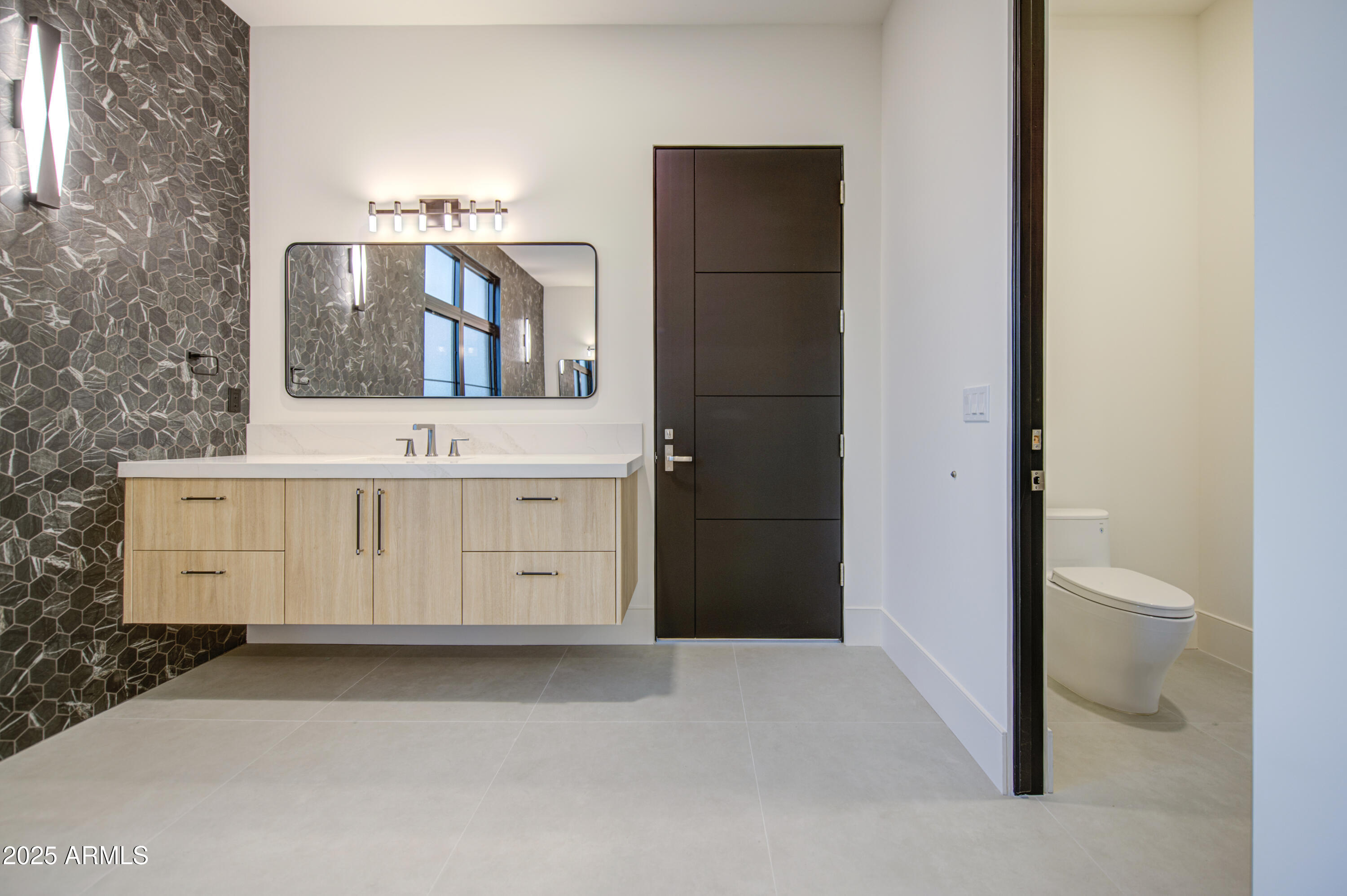 PALATIAL ESTATES - Residential