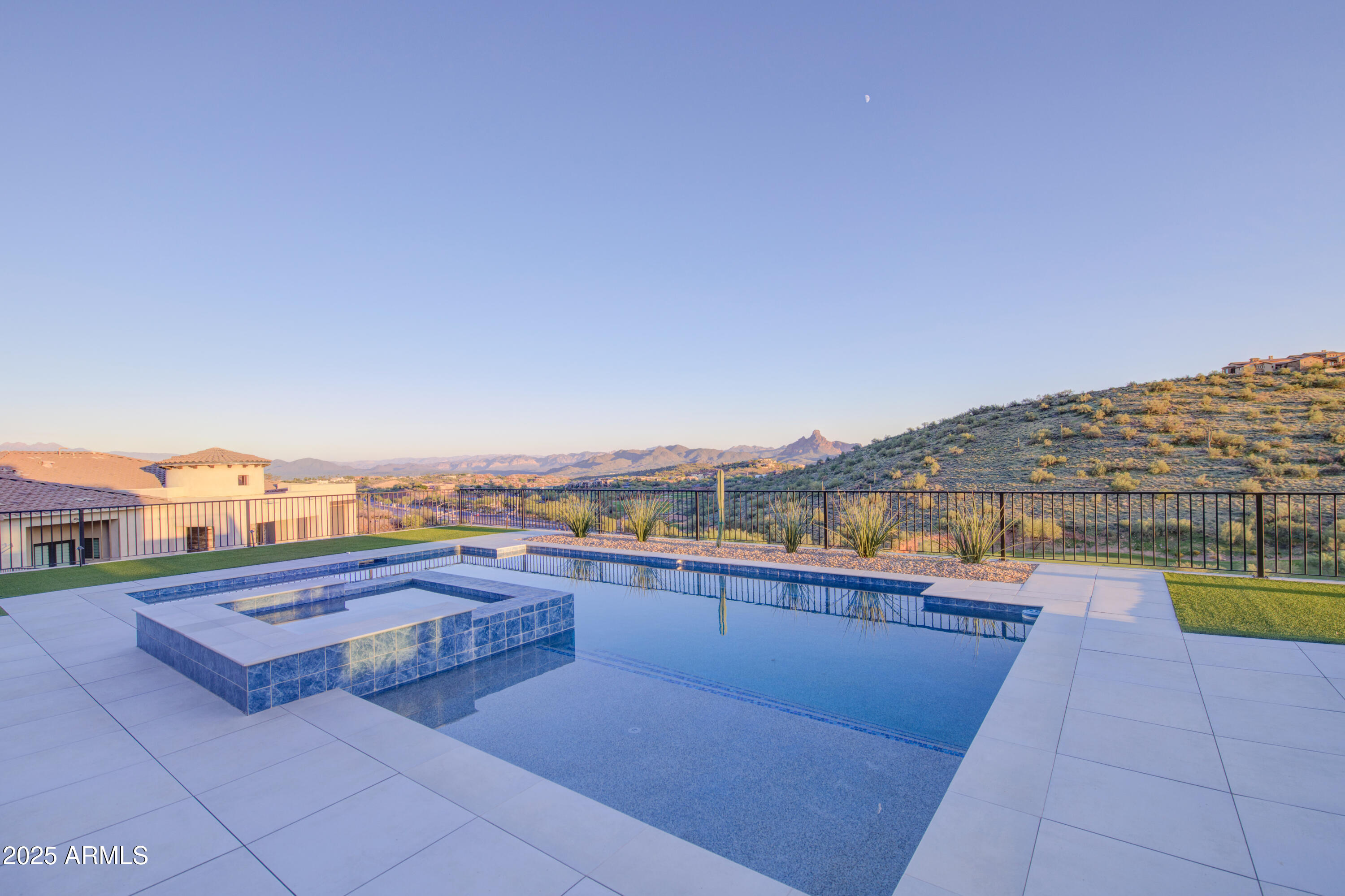 PALATIAL ESTATES - Residential