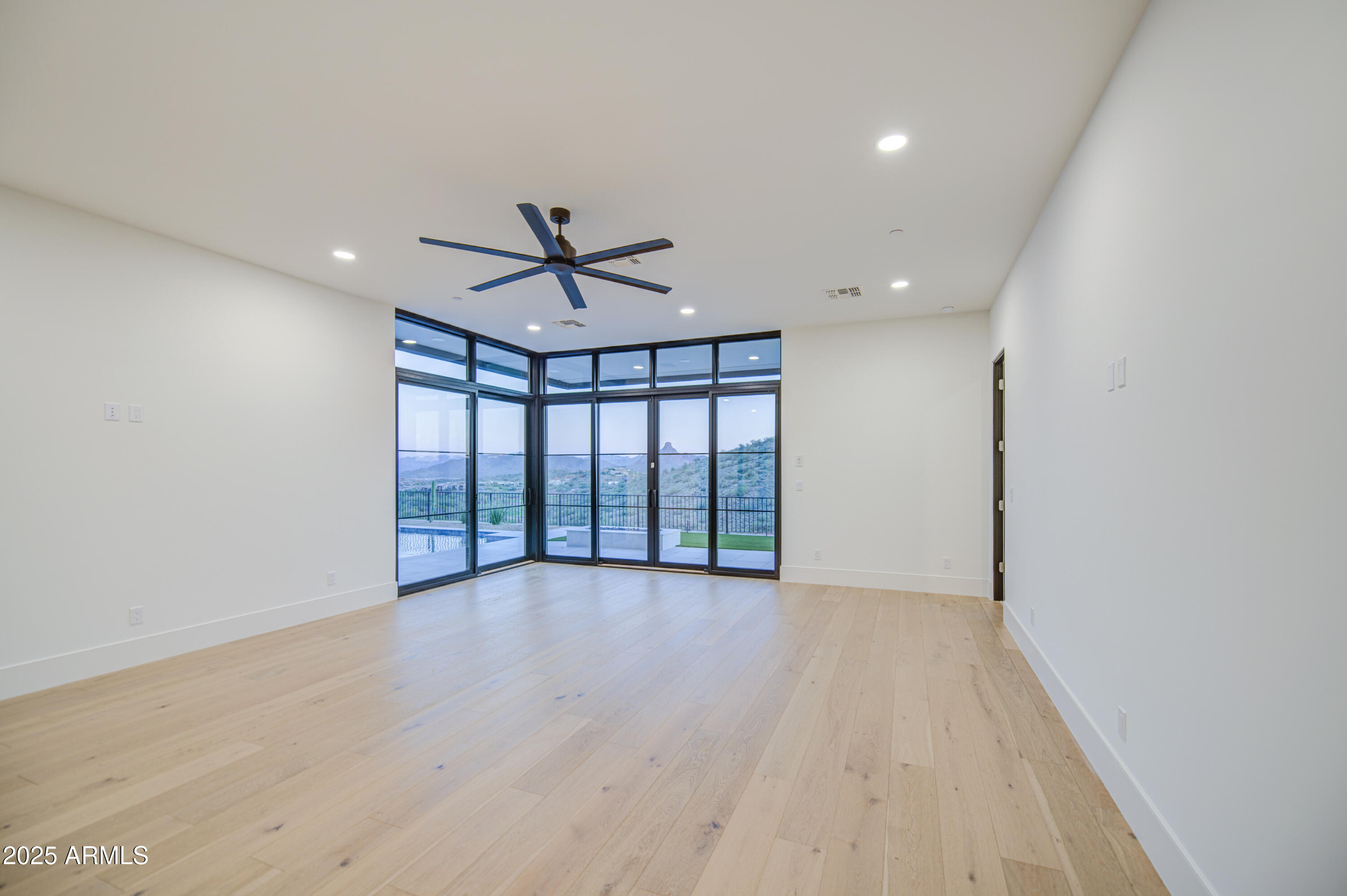 PALATIAL ESTATES - Residential