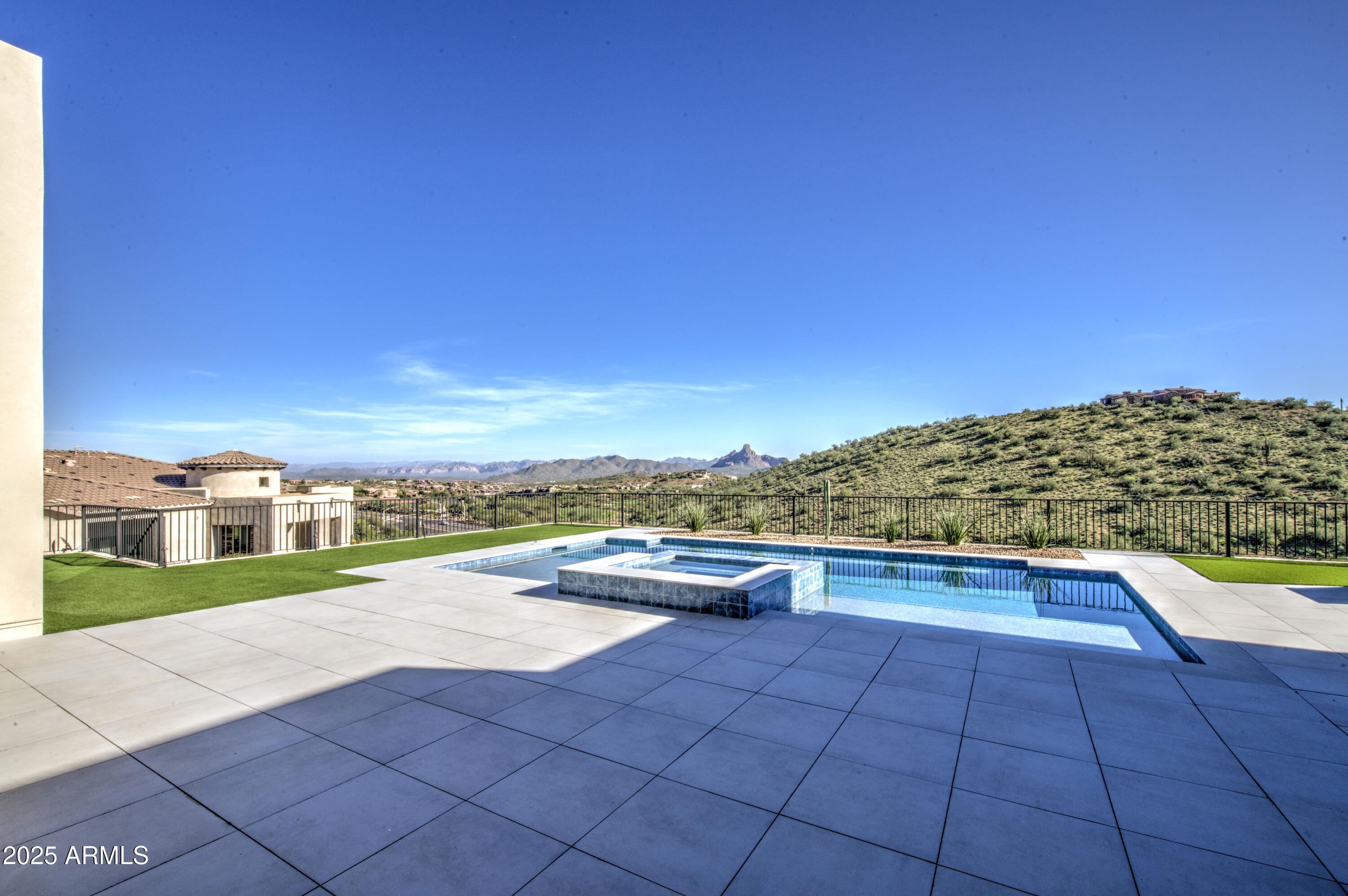 PALATIAL ESTATES - Residential