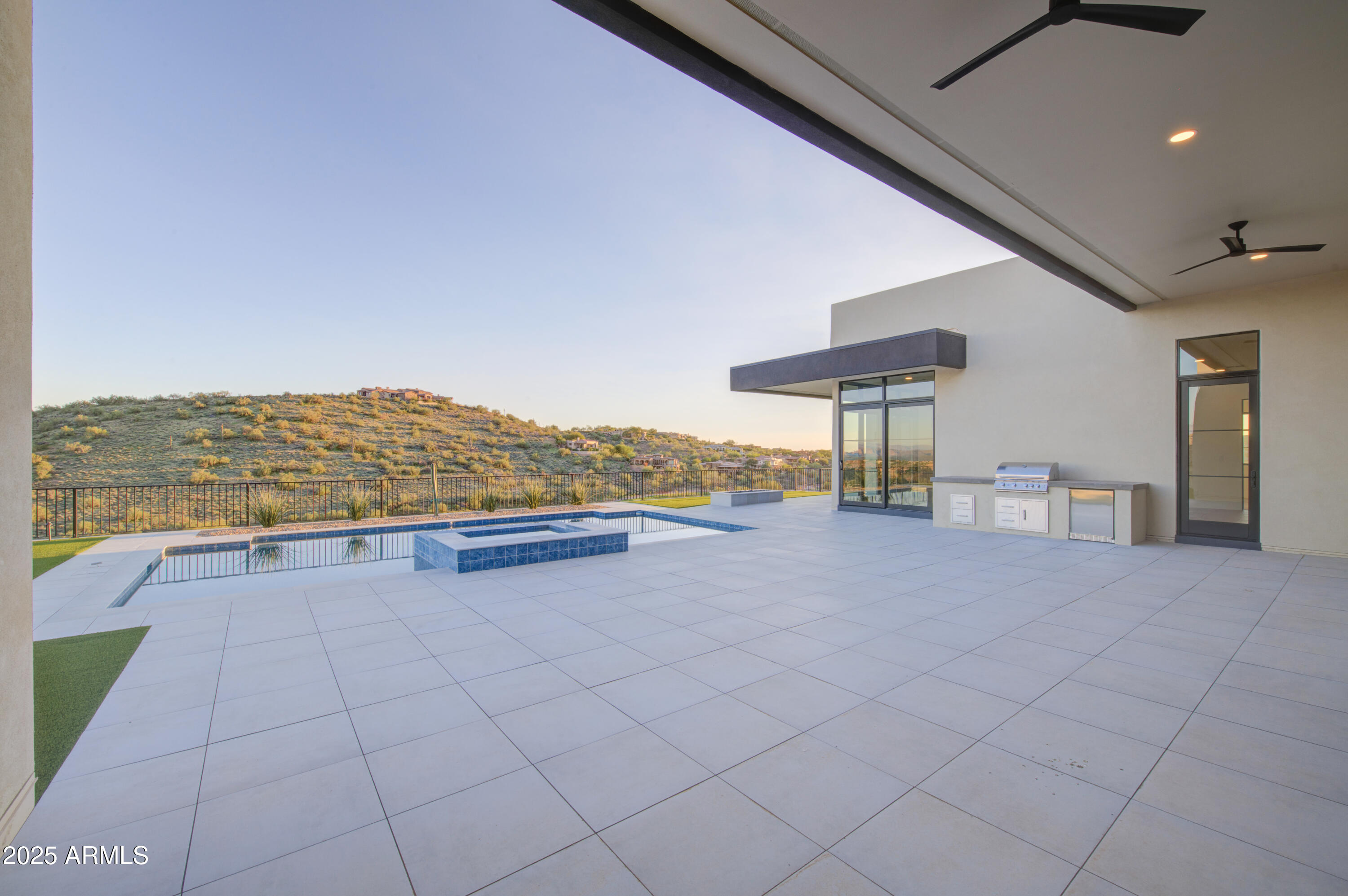 PALATIAL ESTATES - Residential