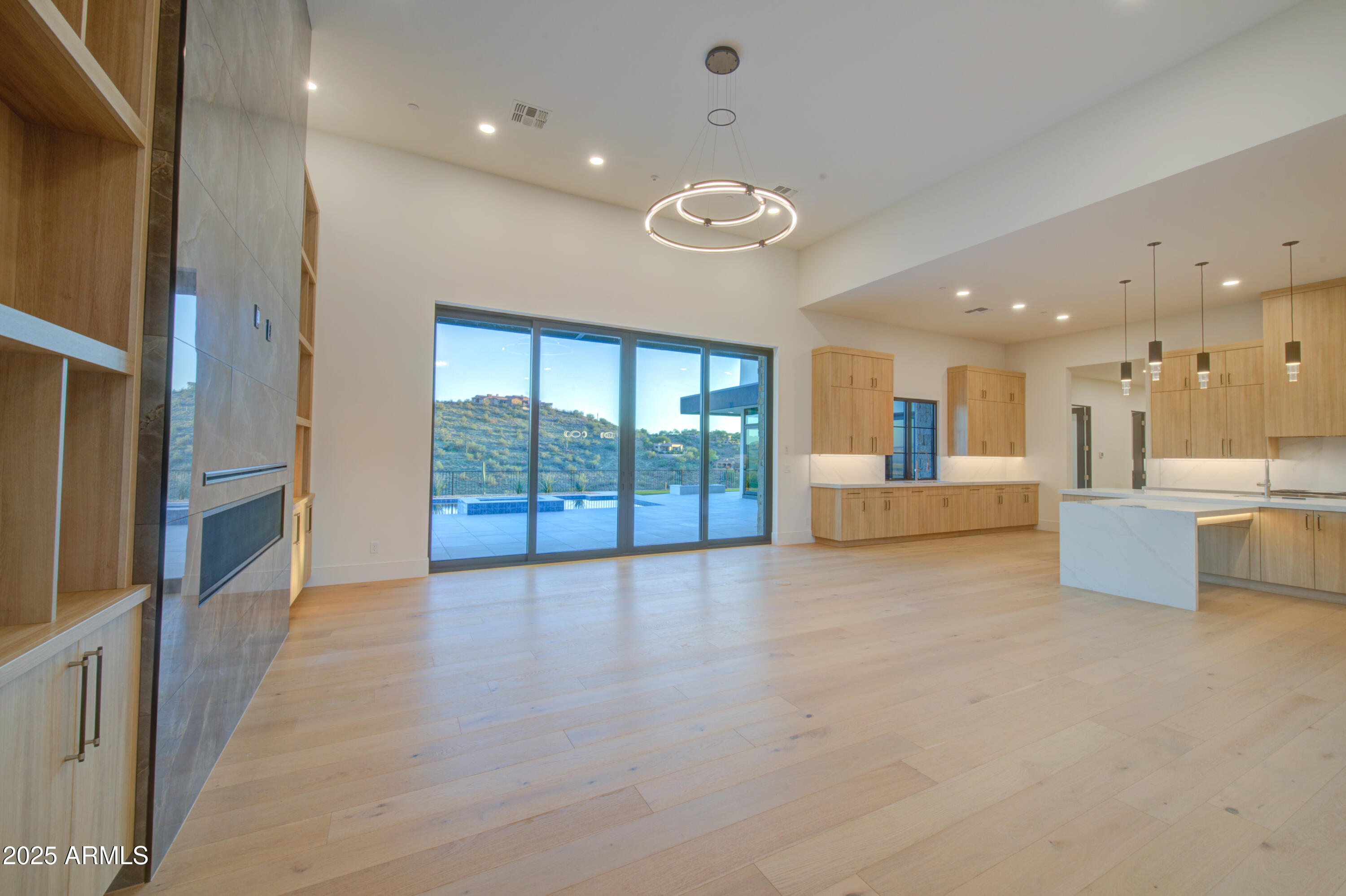 PALATIAL ESTATES - Residential
