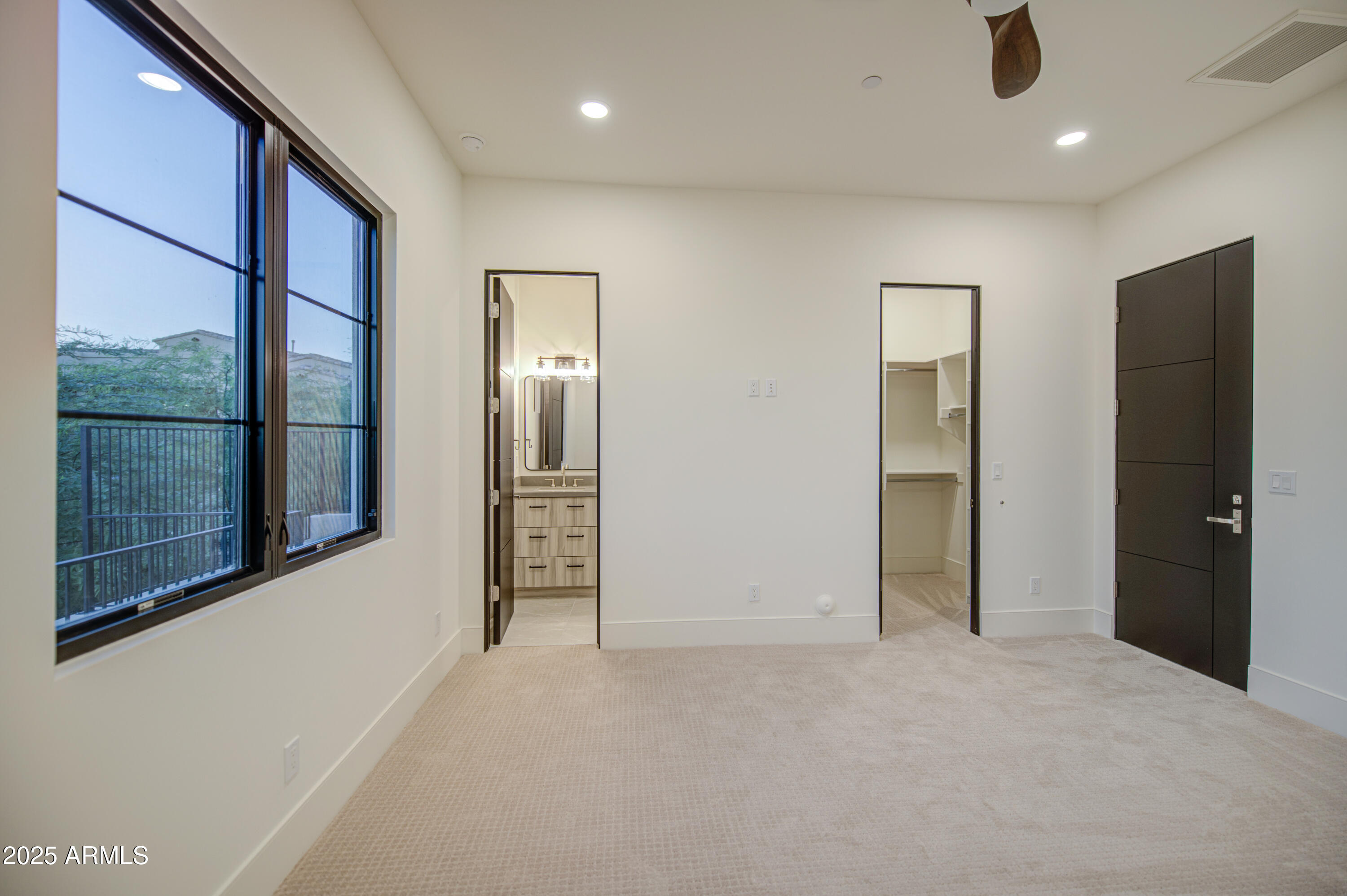 PALATIAL ESTATES - Residential