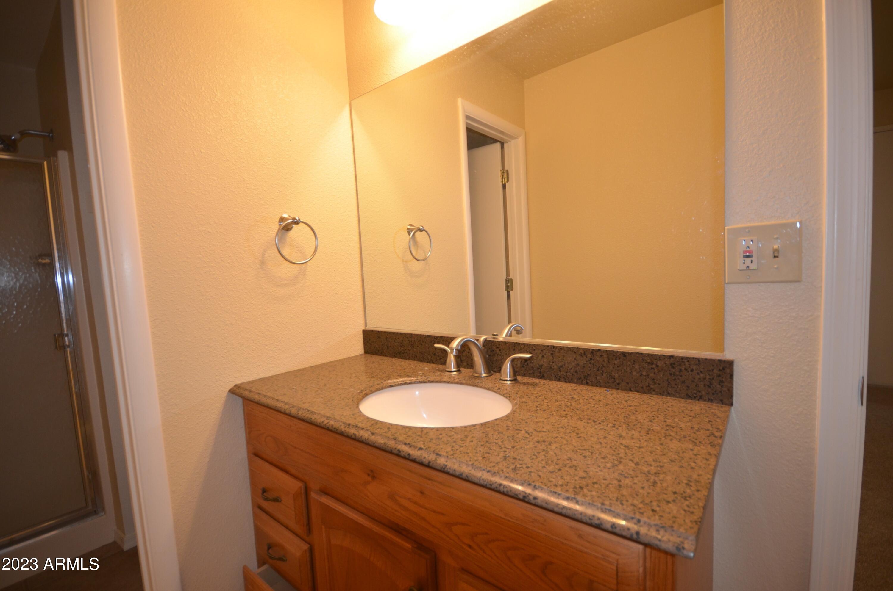 VALLEY VISTA ESTATES - Residential Lease