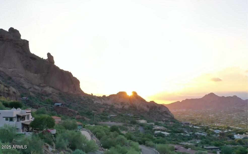 From sunrise to sunset, this ultra-premium location within the Sanctuary at Camelback
Mountain maximizes Paradise Valley views and showcases the ever-evolving colors of our
majestic Arizona landscape. While hillside, the flat building envelope for this particular lot
allows for a large amount of buildable space on this near acre PV parcel.