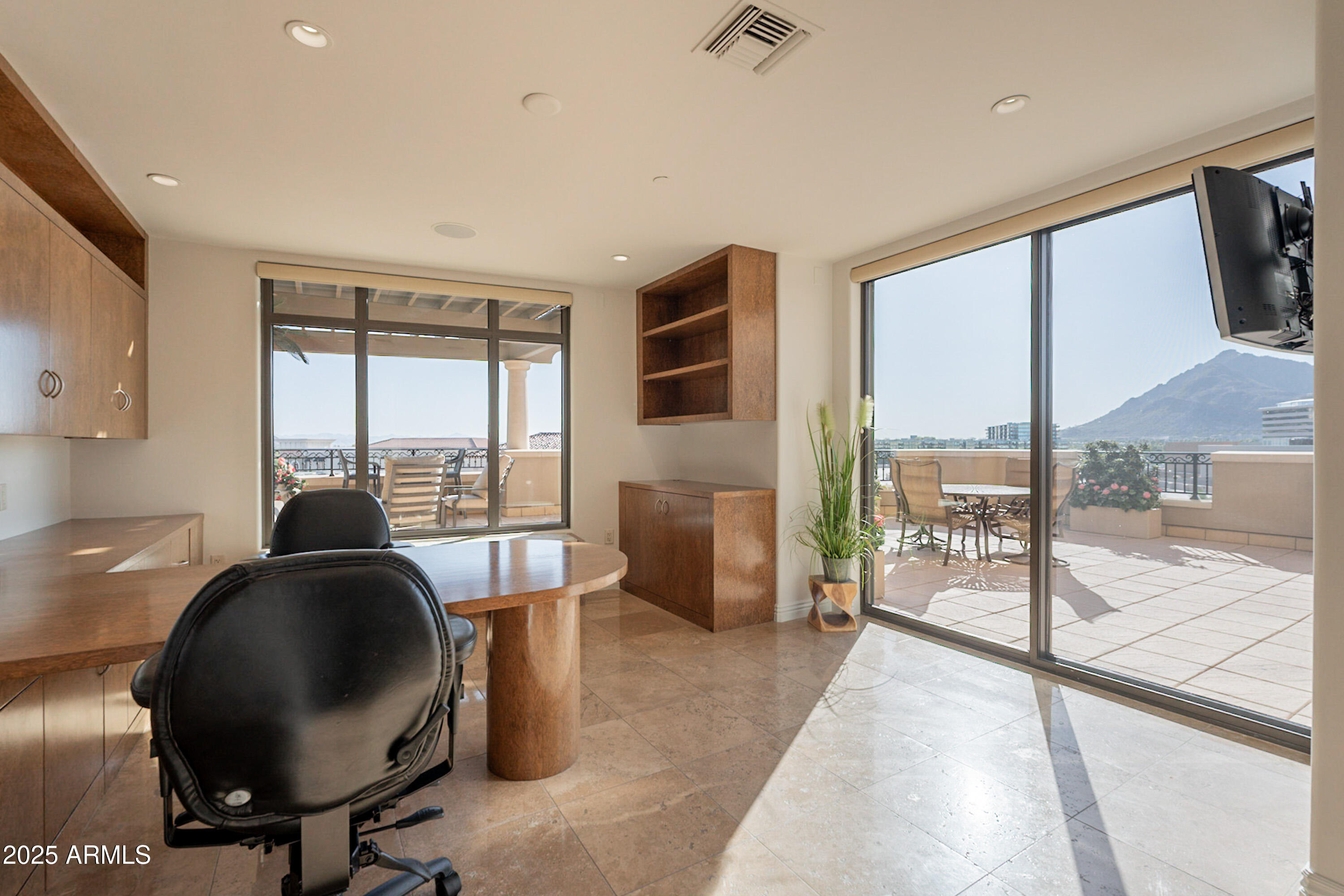 SCOTTSDALE WATERFRONT RESIDENCES CONDOMINIUM - Residential