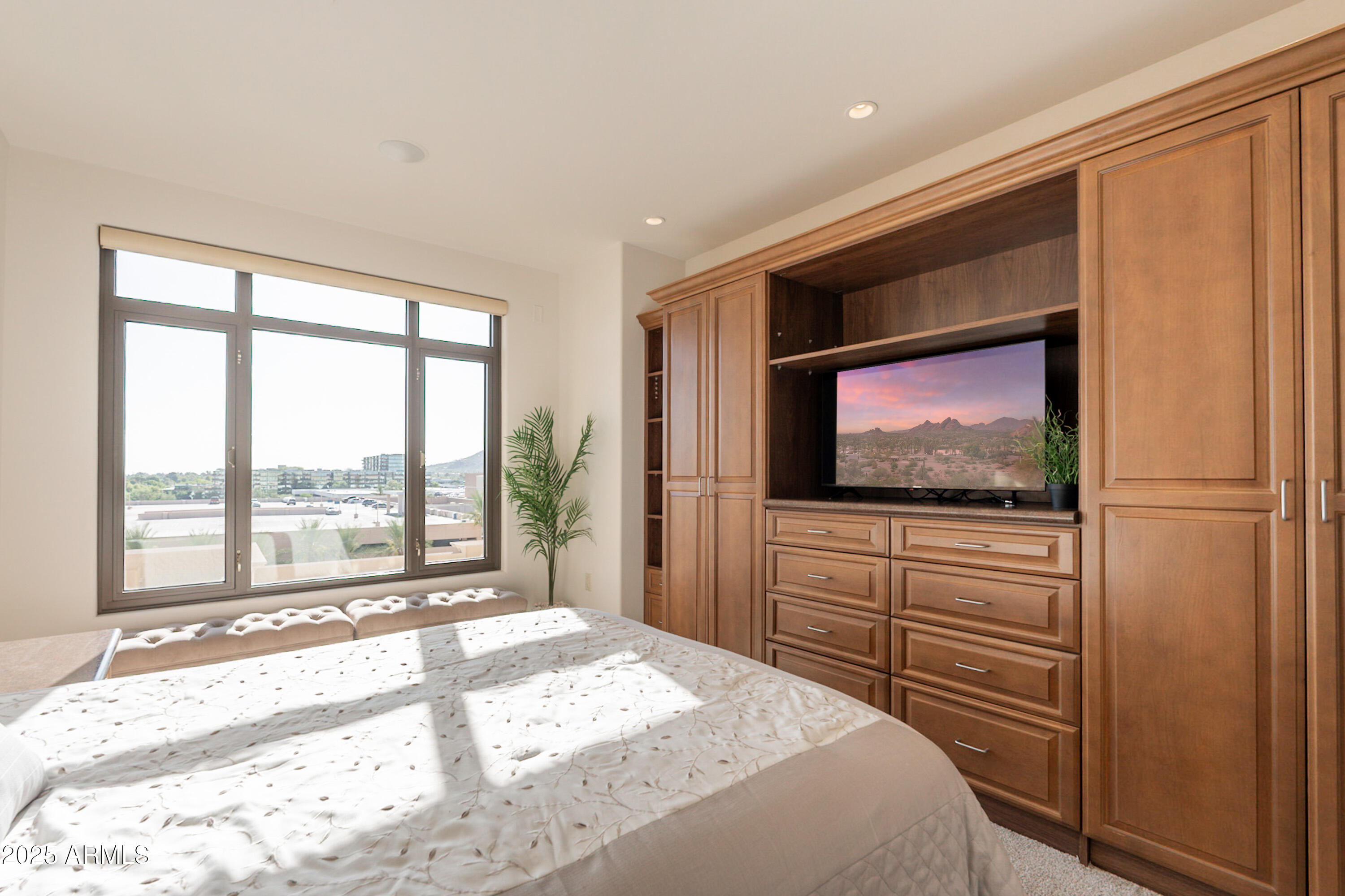 SCOTTSDALE WATERFRONT RESIDENCES CONDOMINIUM - Residential