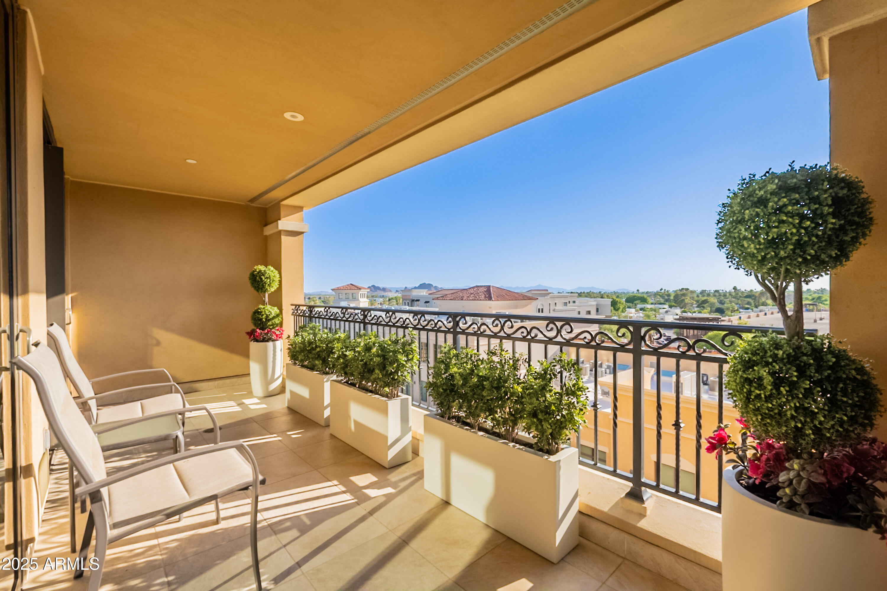 SCOTTSDALE WATERFRONT RESIDENCES CONDOMINIUM - Residential