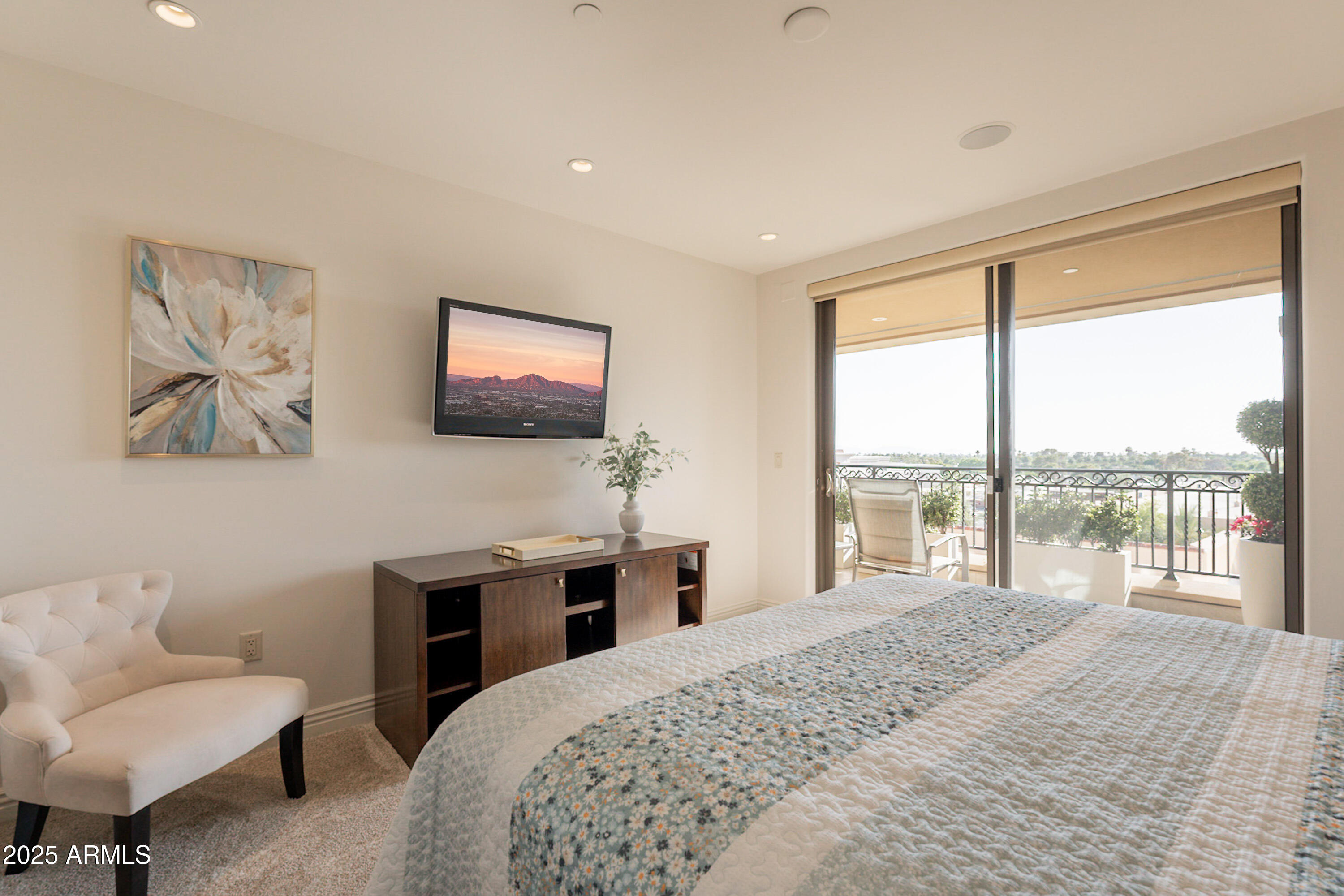 SCOTTSDALE WATERFRONT RESIDENCES CONDOMINIUM - Residential