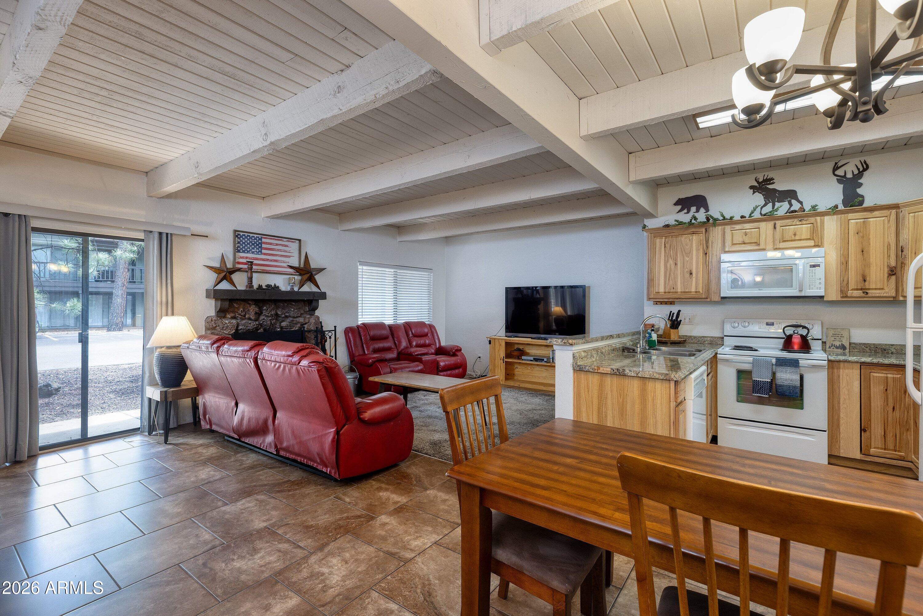 PINETOP LAKES COUNTRY CLUB SPORTS VILLAGE UNIT 2 - Residential