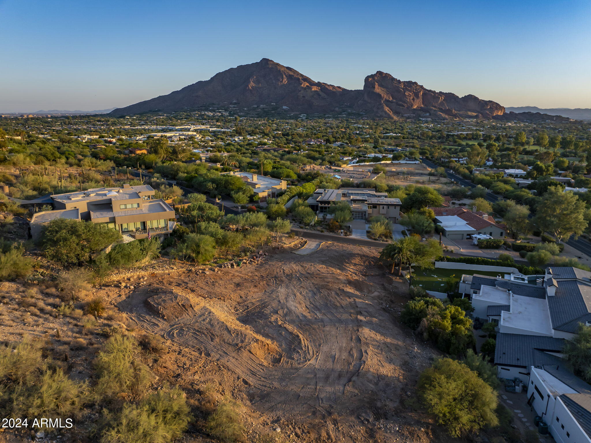 PARADISE VALLEY ESTATES - Land