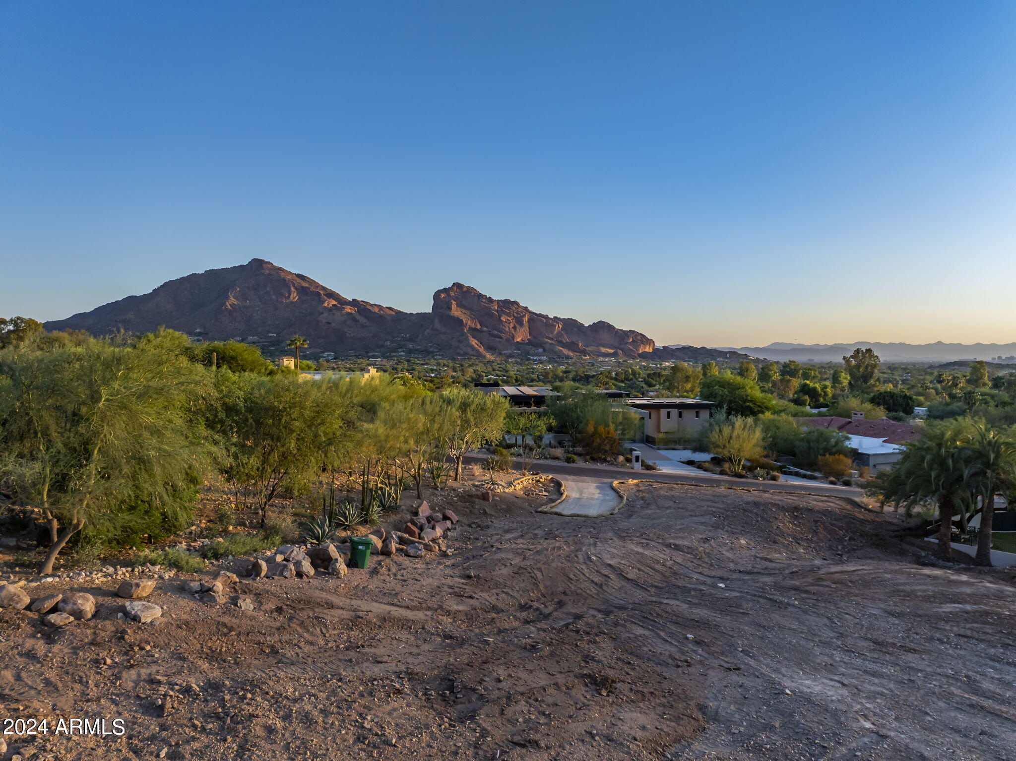 PARADISE VALLEY ESTATES - Land