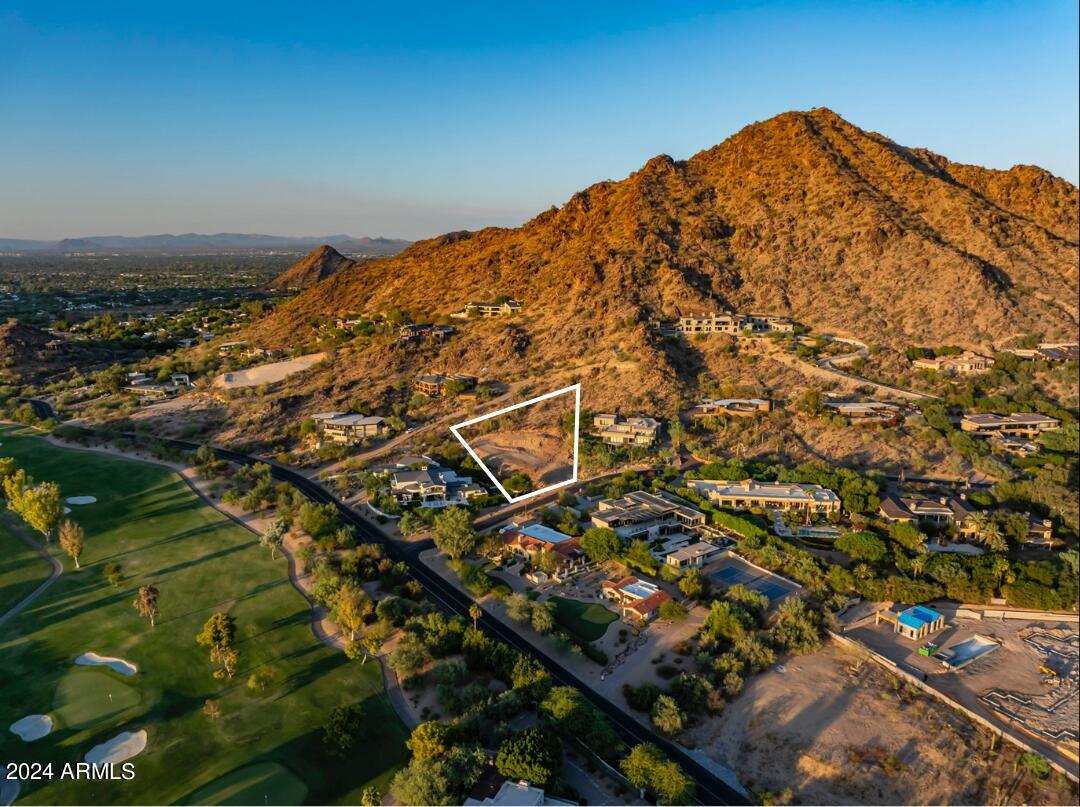 PARADISE VALLEY ESTATES - Land
