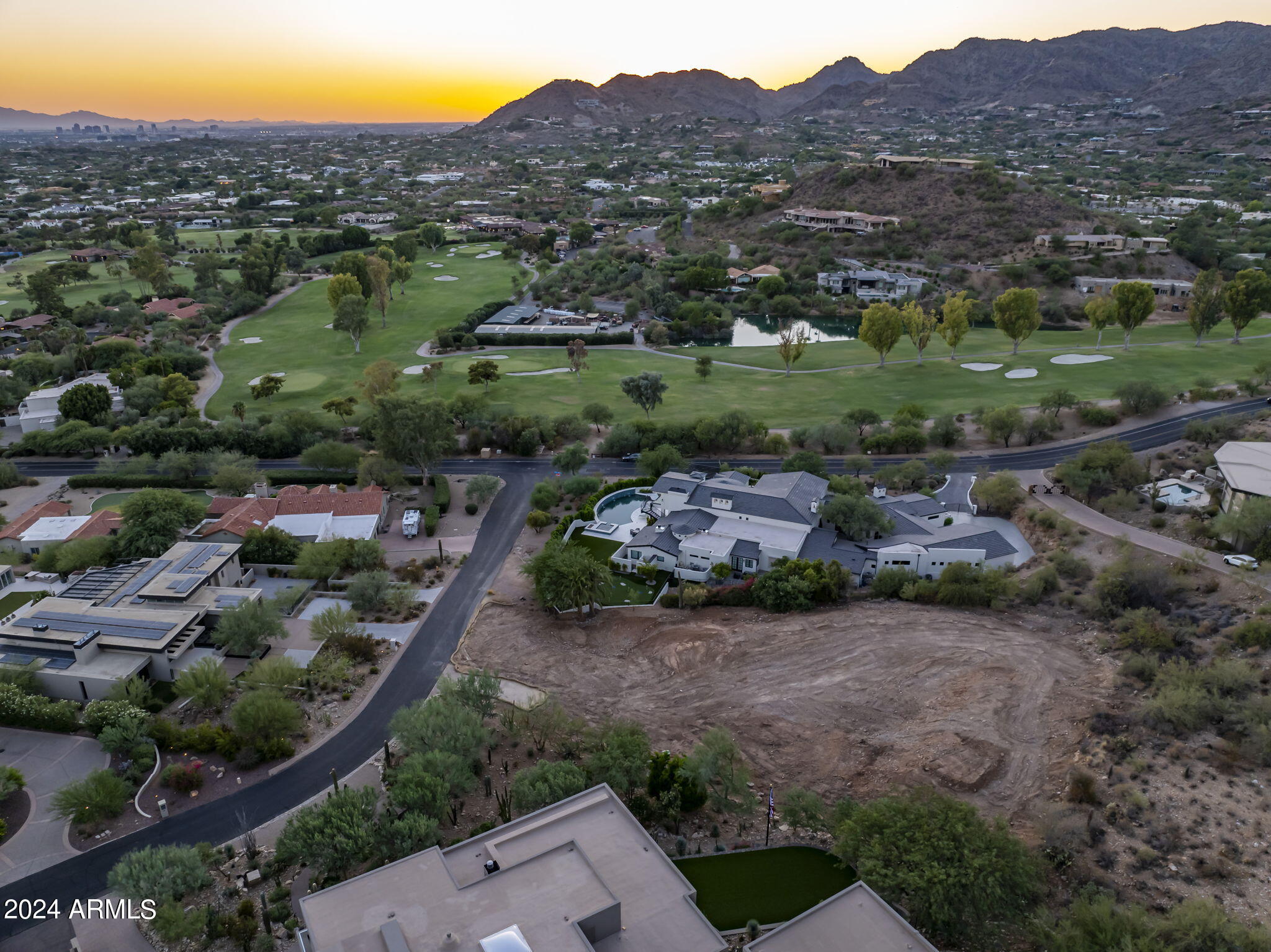 PARADISE VALLEY ESTATES - Land