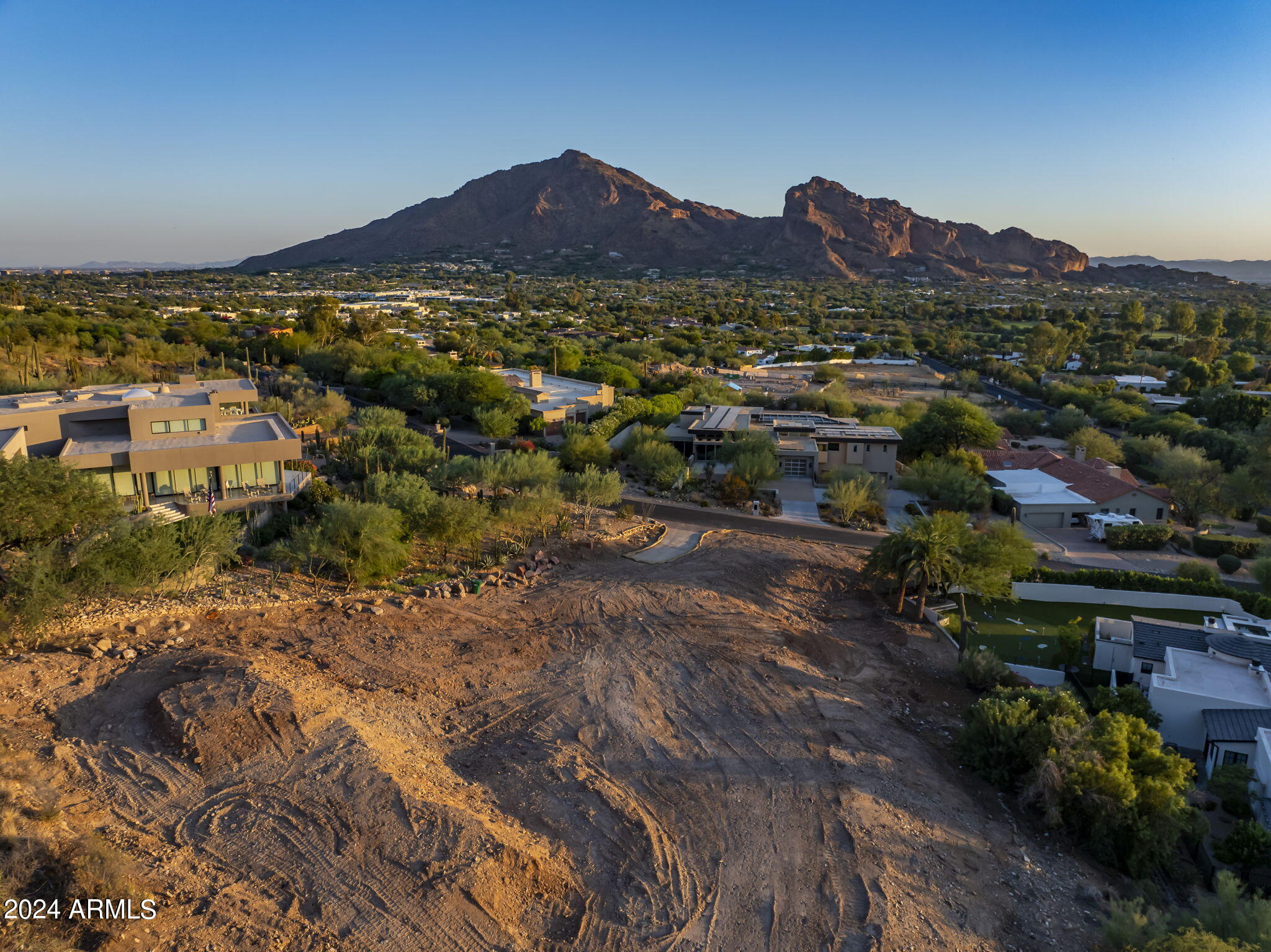 PARADISE VALLEY ESTATES - Land