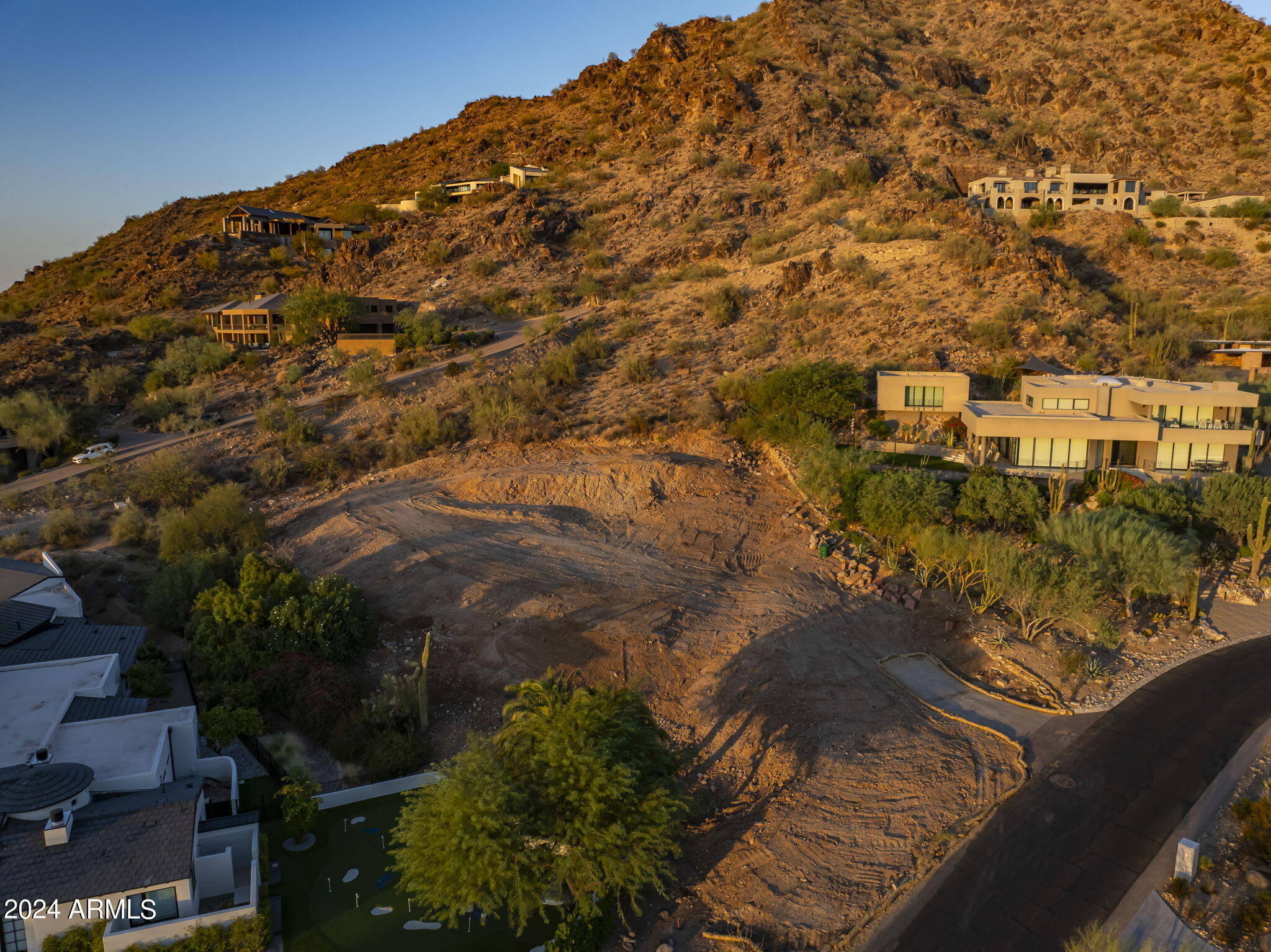 PARADISE VALLEY ESTATES - Land