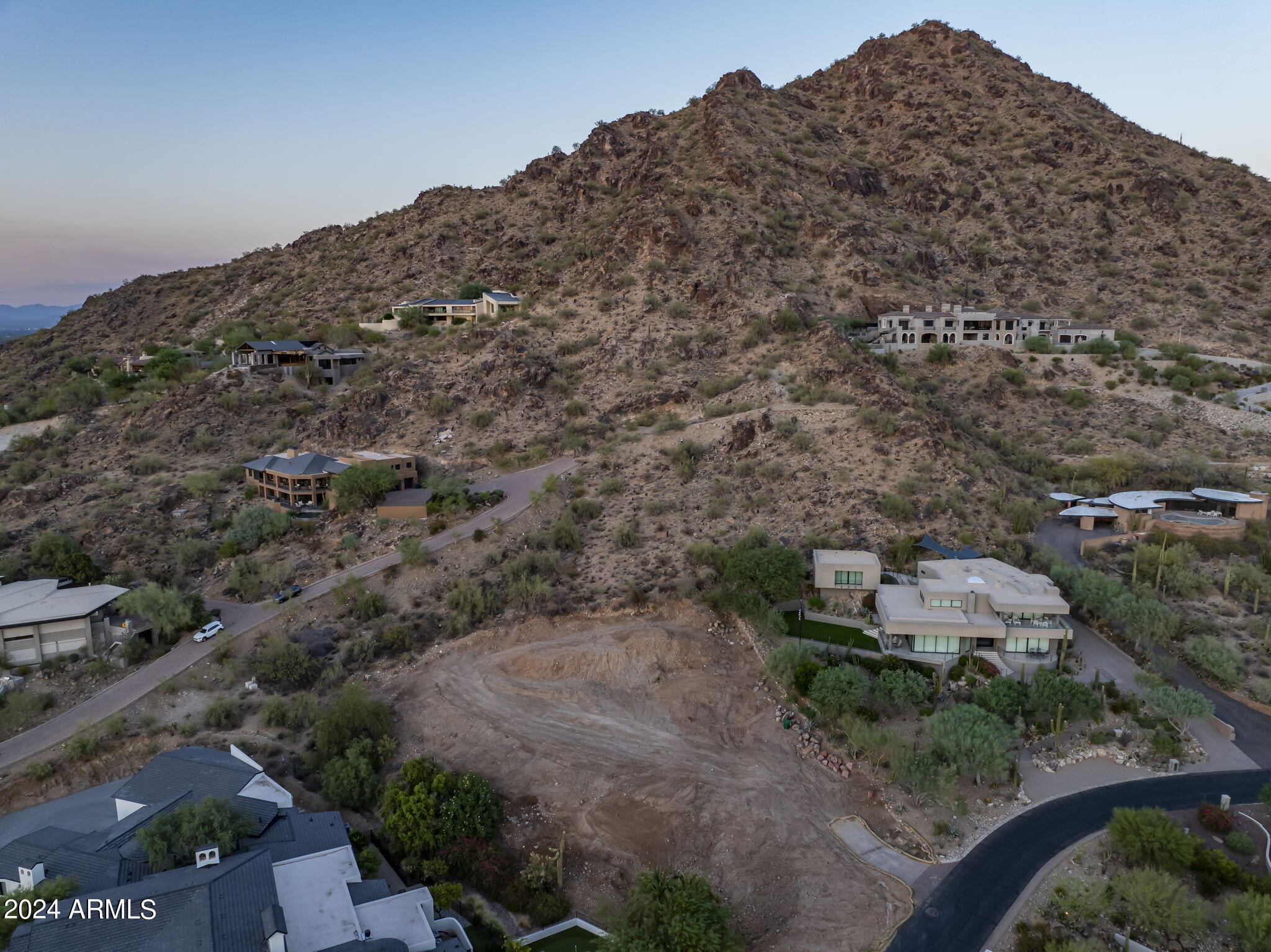 PARADISE VALLEY ESTATES - Land