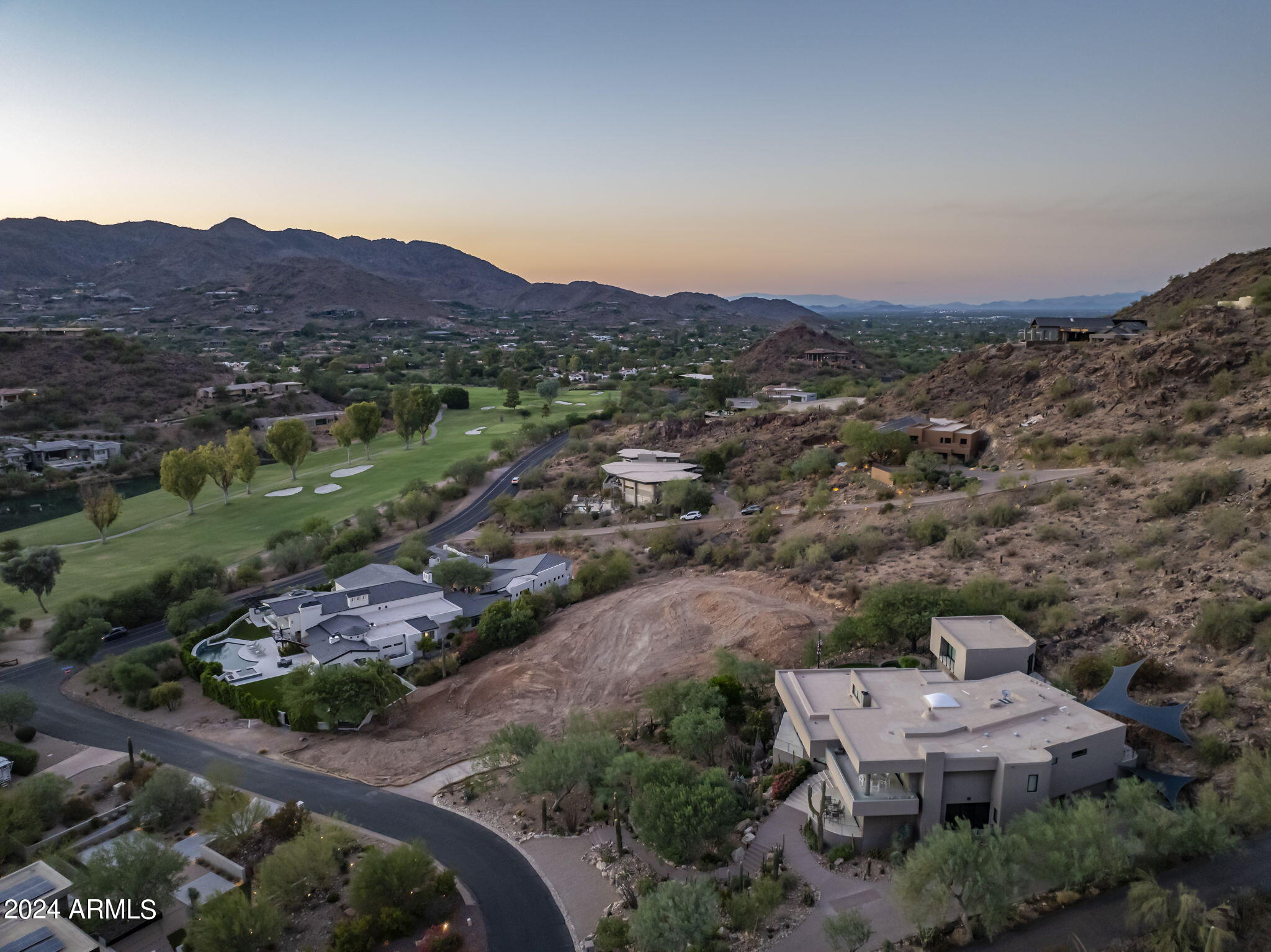 PARADISE VALLEY ESTATES - Land