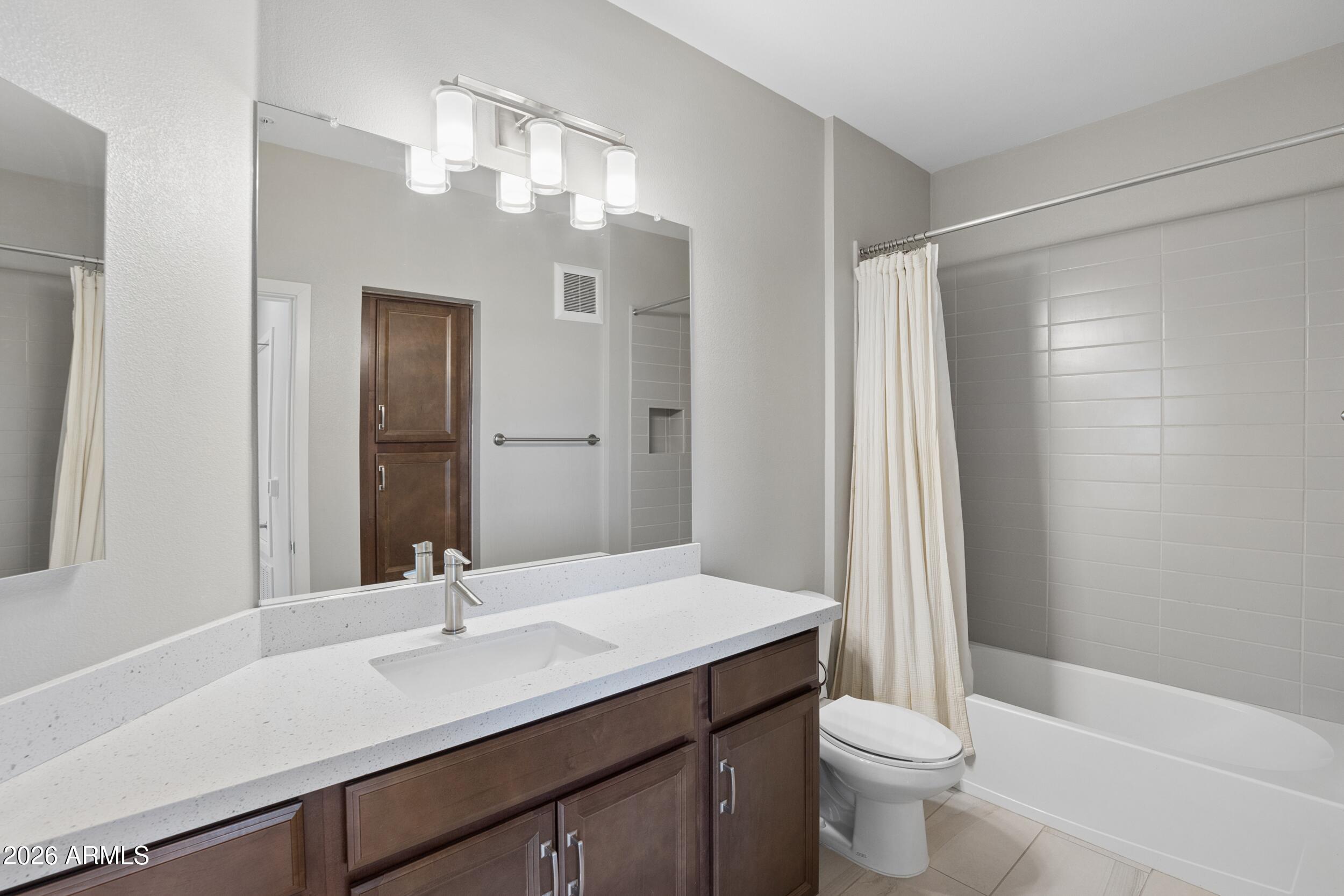 CAYS AT DOWNTOWN OCOTILLO CONDOMINIUM AMD REPLAT - Residential