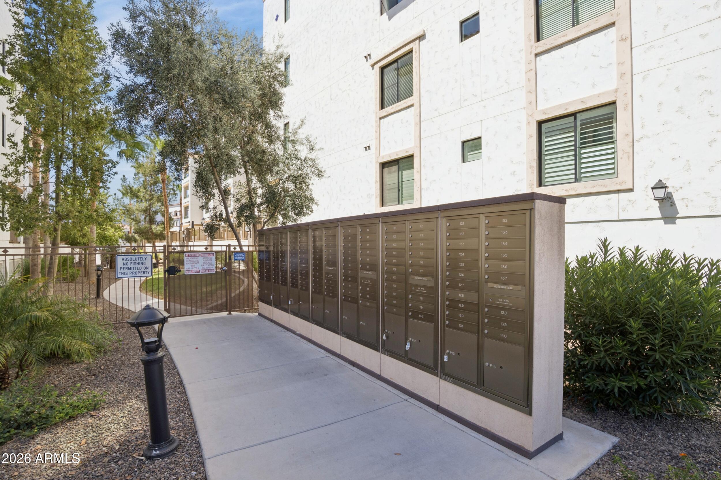 CAYS AT DOWNTOWN OCOTILLO CONDOMINIUM AMD REPLAT - Residential