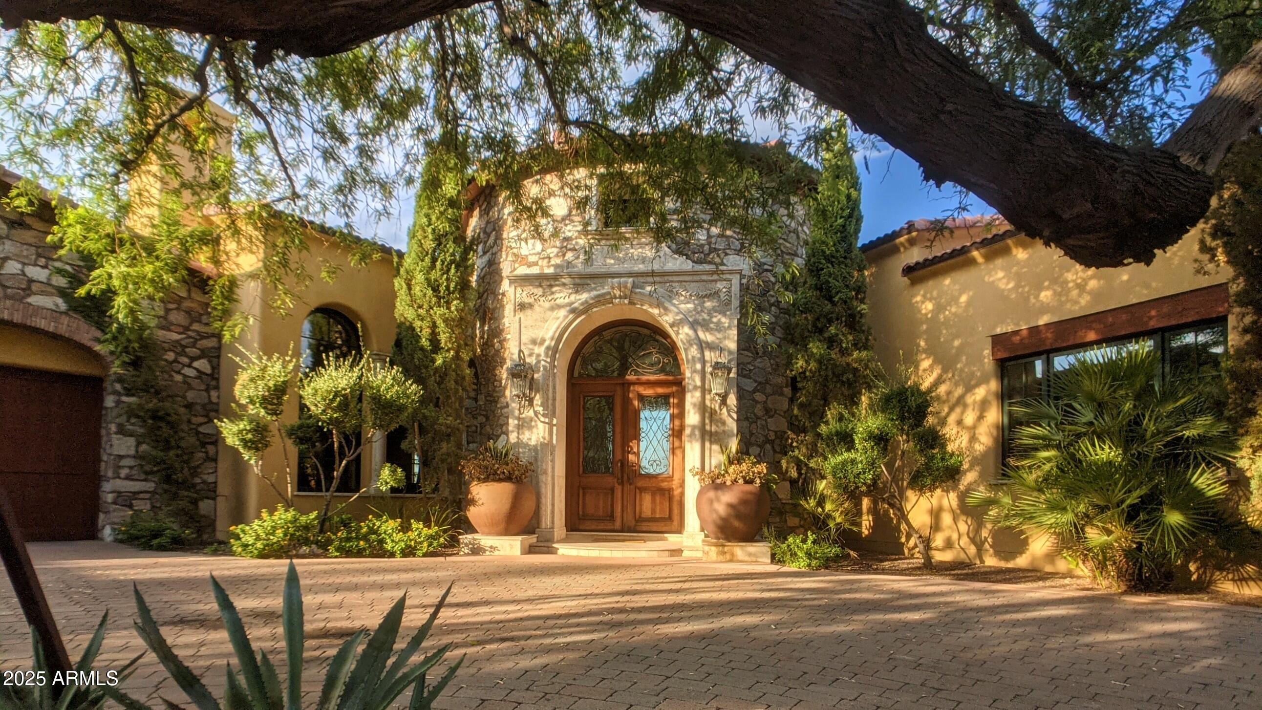 RED ROCK • ARCADIA - Residential