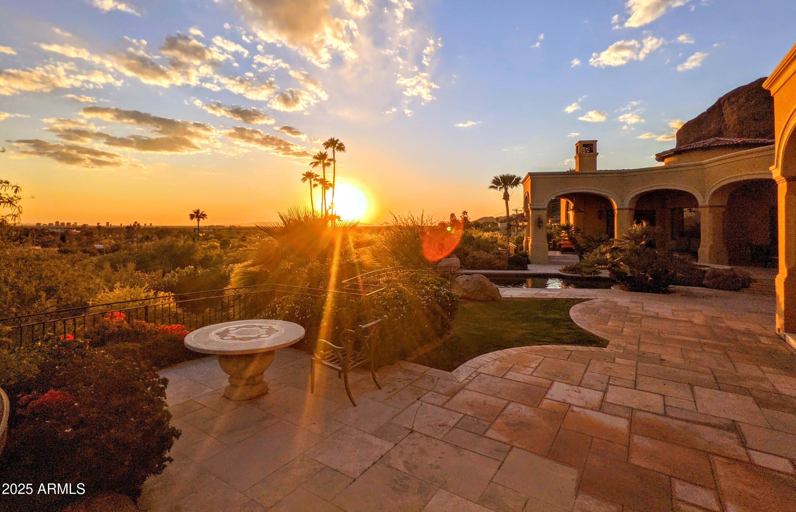 RED ROCK • ARCADIA - Residential