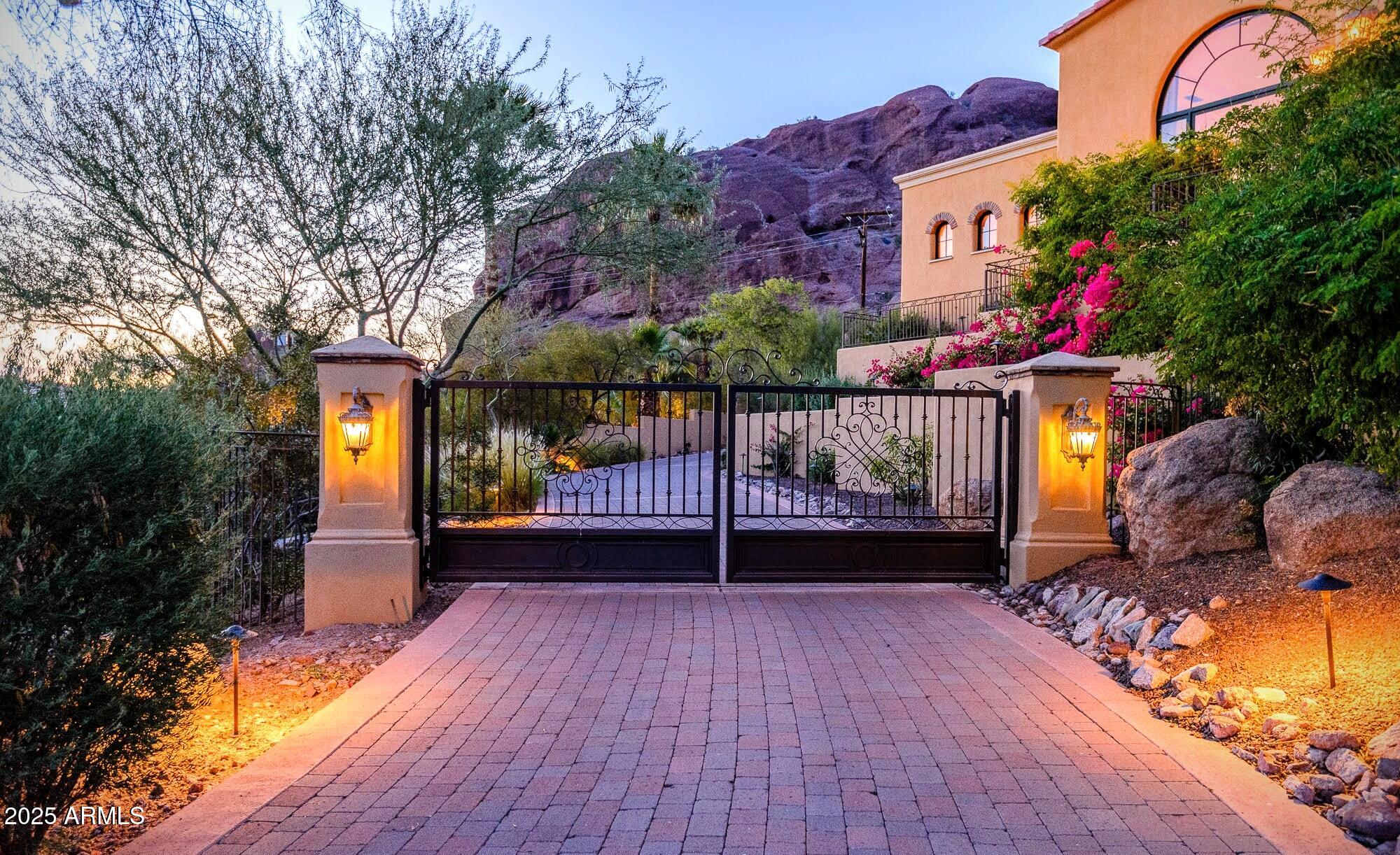 RED ROCK • ARCADIA - Residential