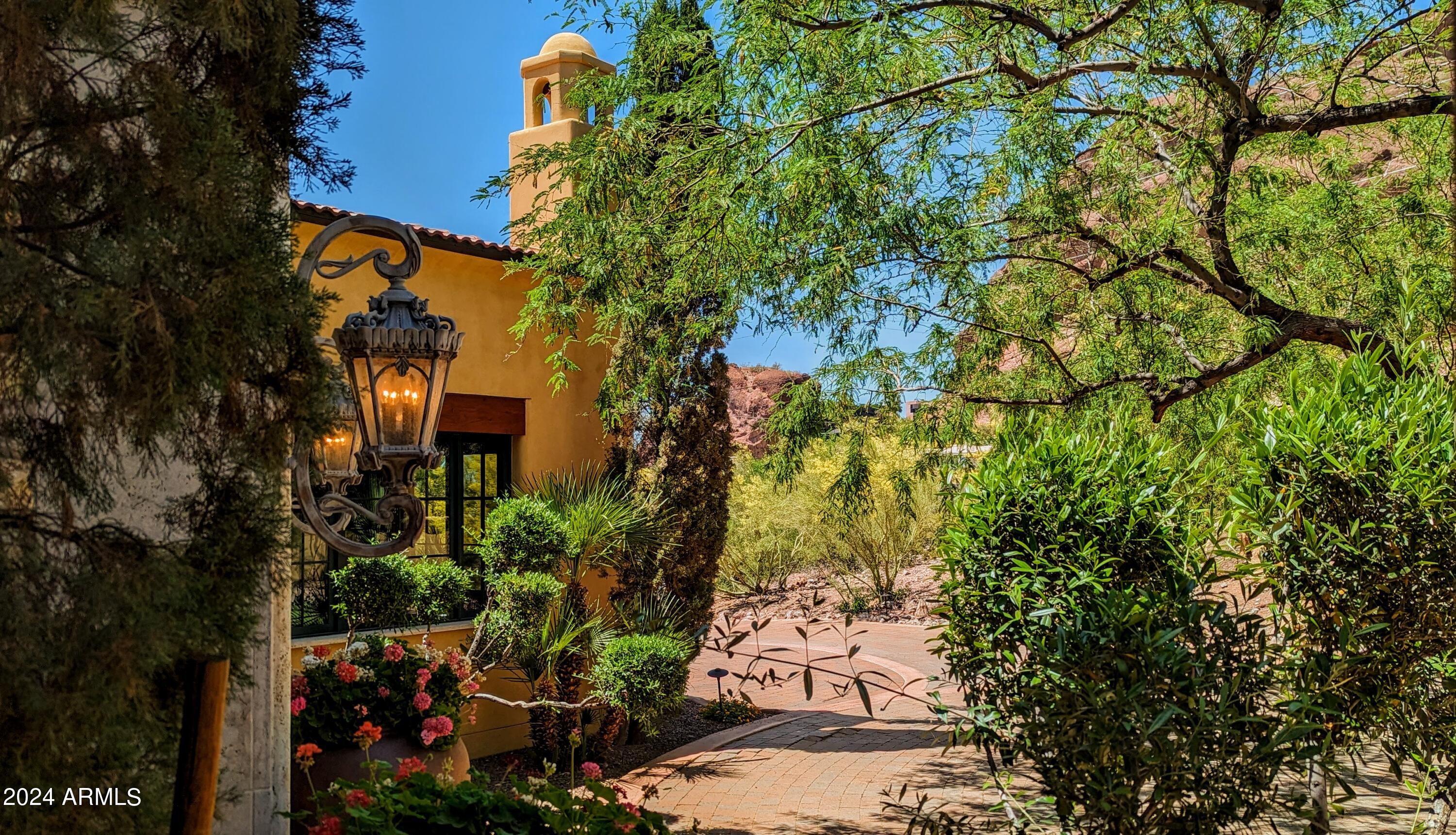 RED ROCK • ARCADIA - Residential