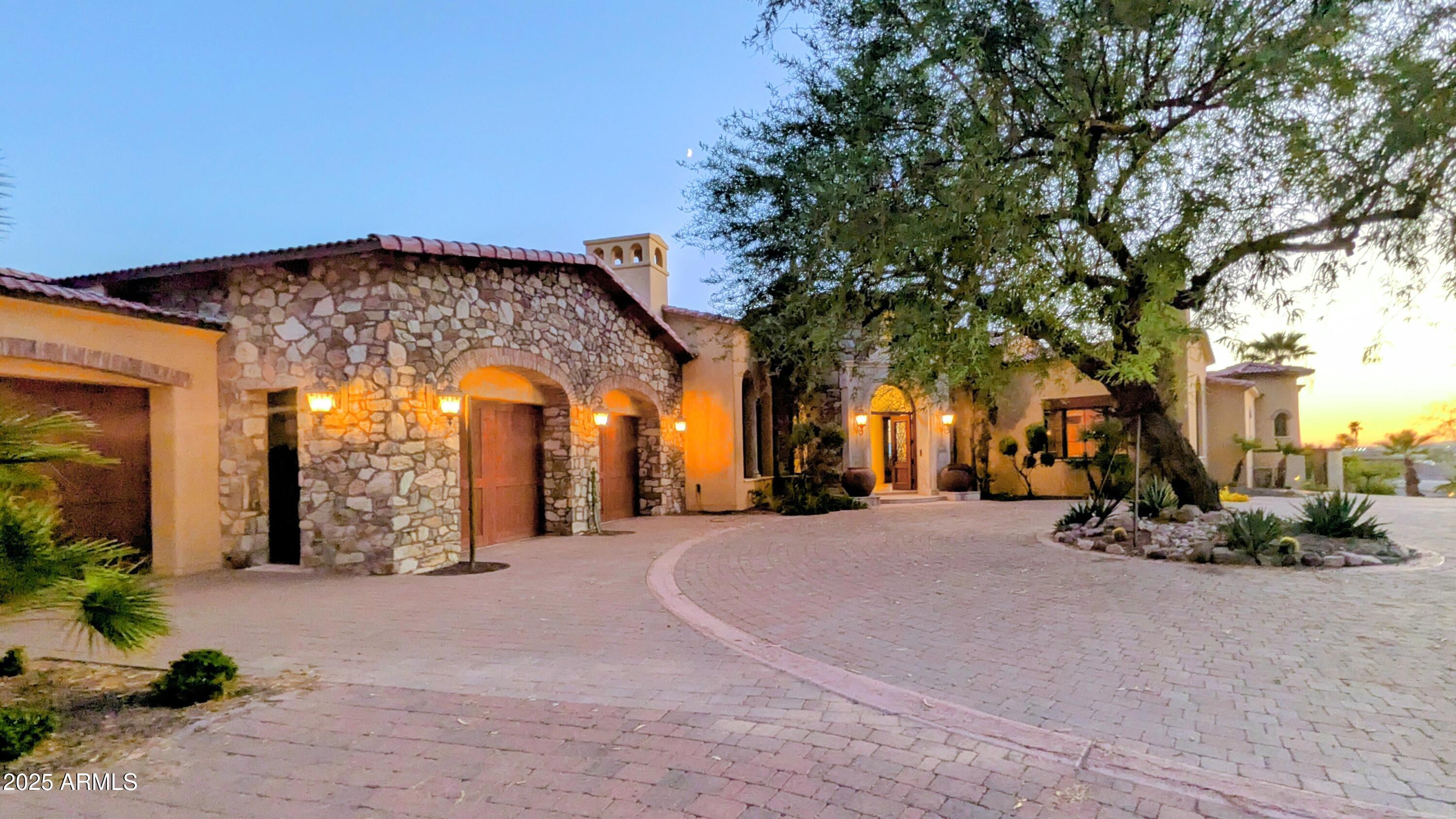 RED ROCK • ARCADIA - Residential