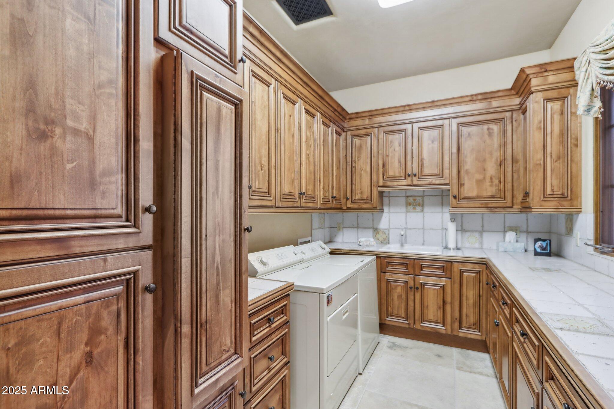 RED ROCK • ARCADIA - Residential