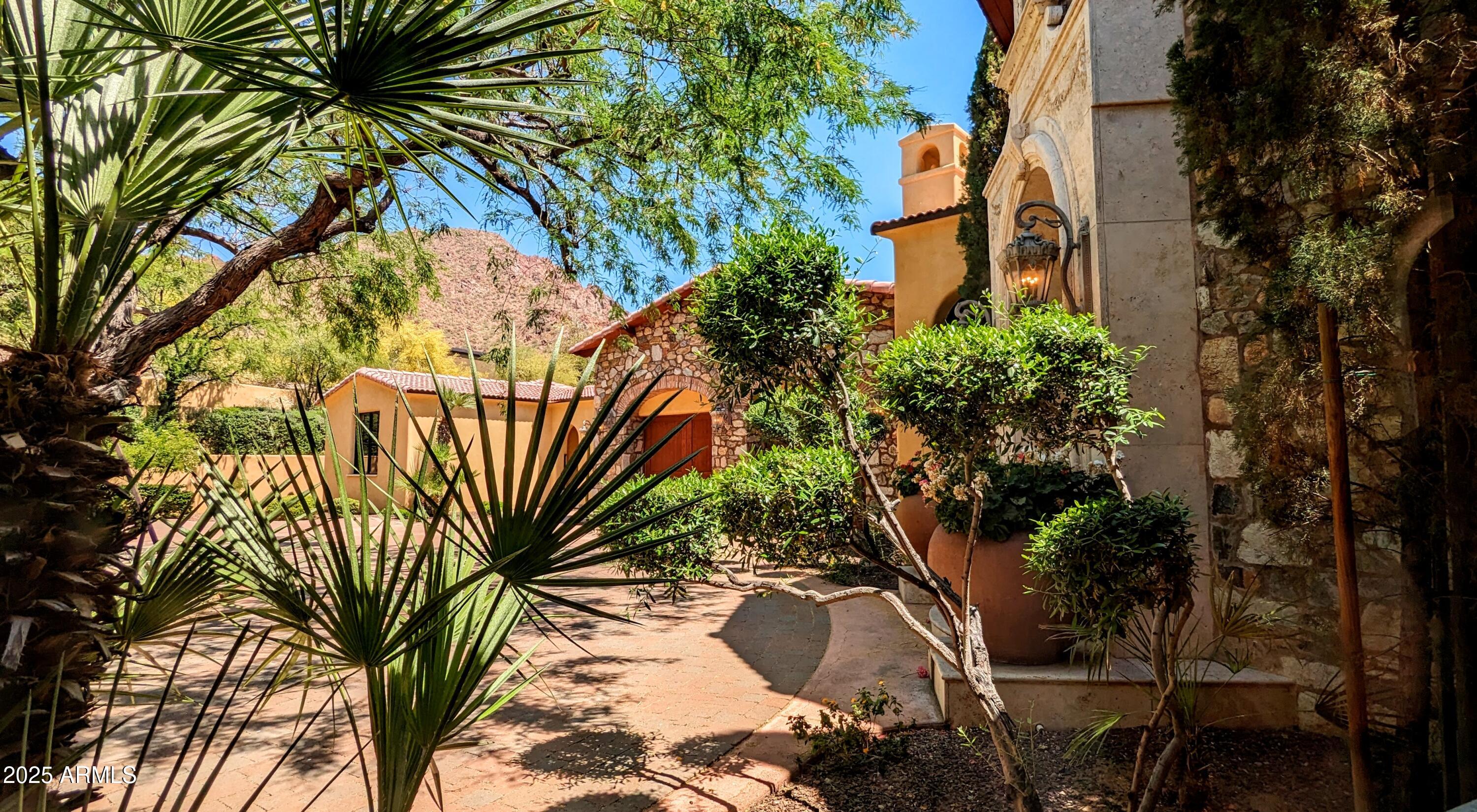 RED ROCK • ARCADIA - Residential