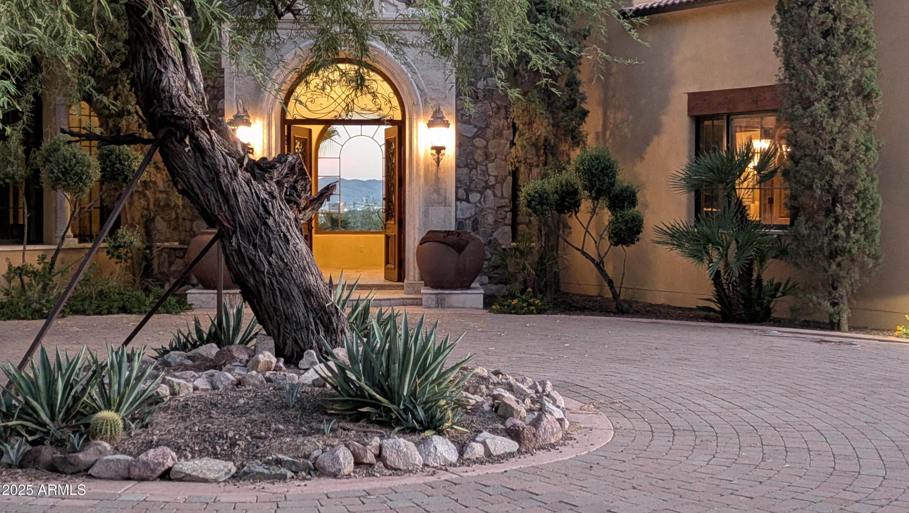 RED ROCK • ARCADIA - Residential