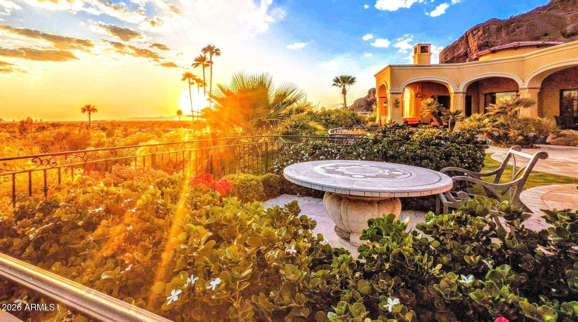 RED ROCK • ARCADIA - Residential