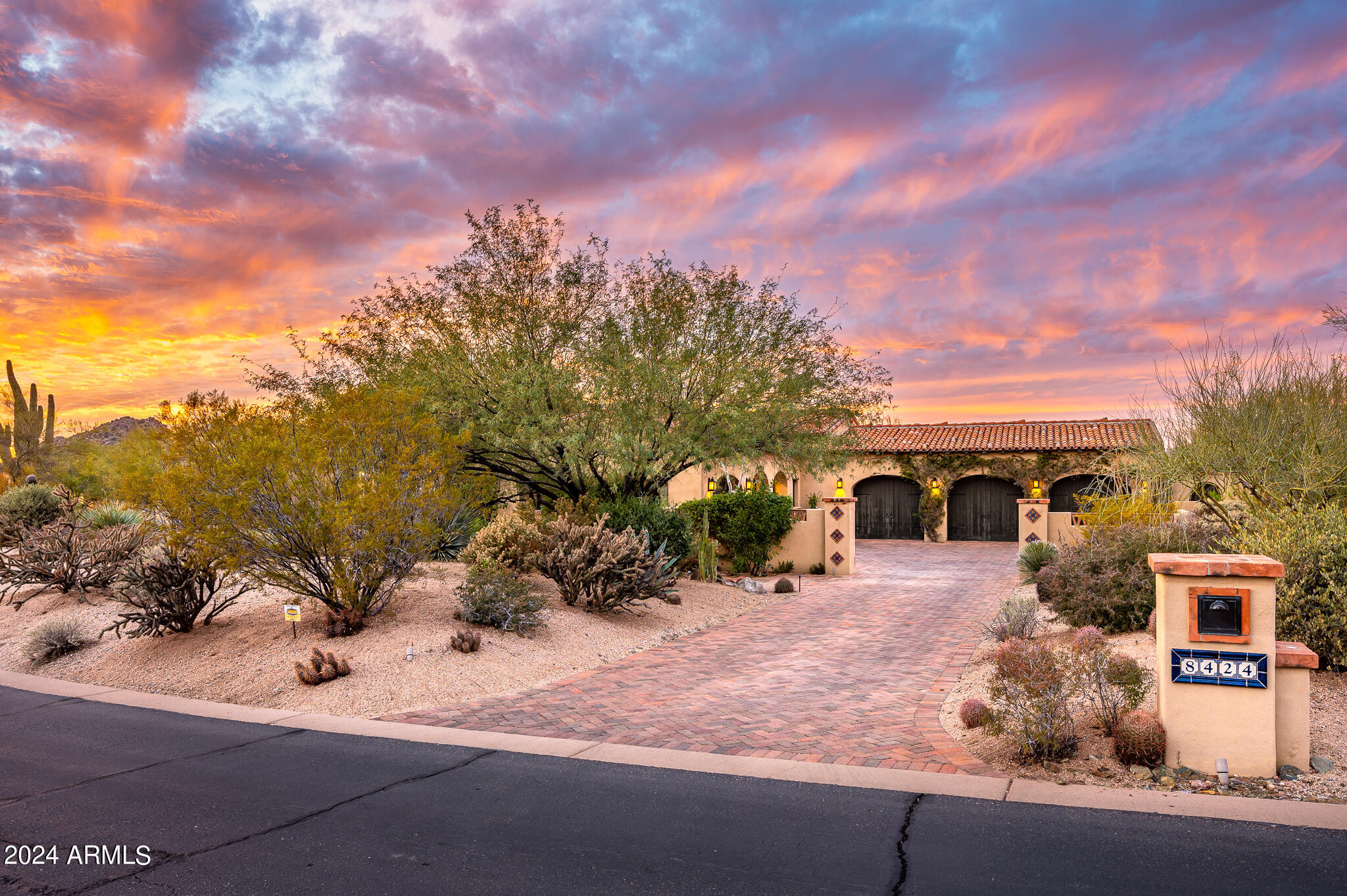WHISPER ROCK - Residential