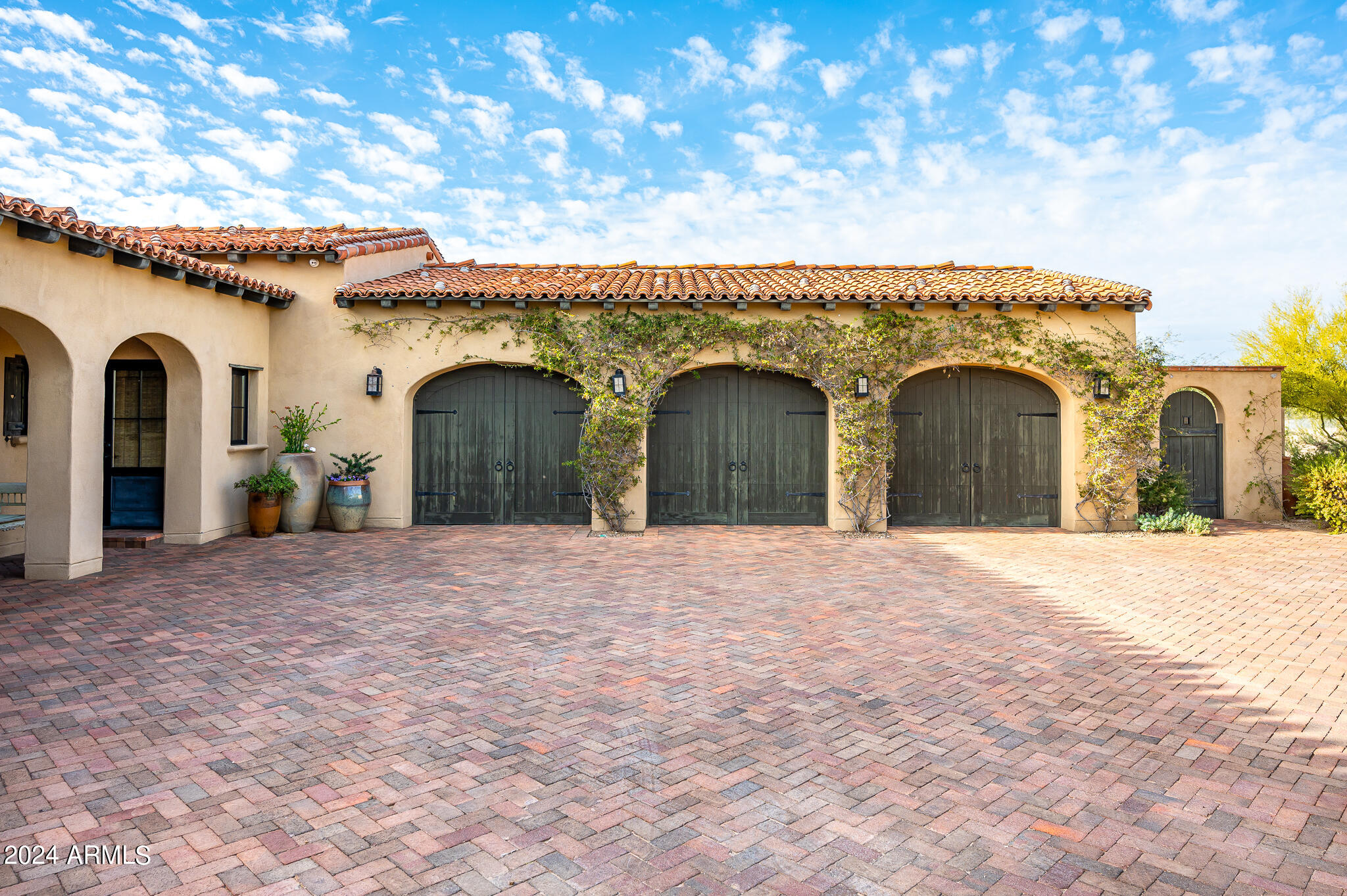 WHISPER ROCK - Residential